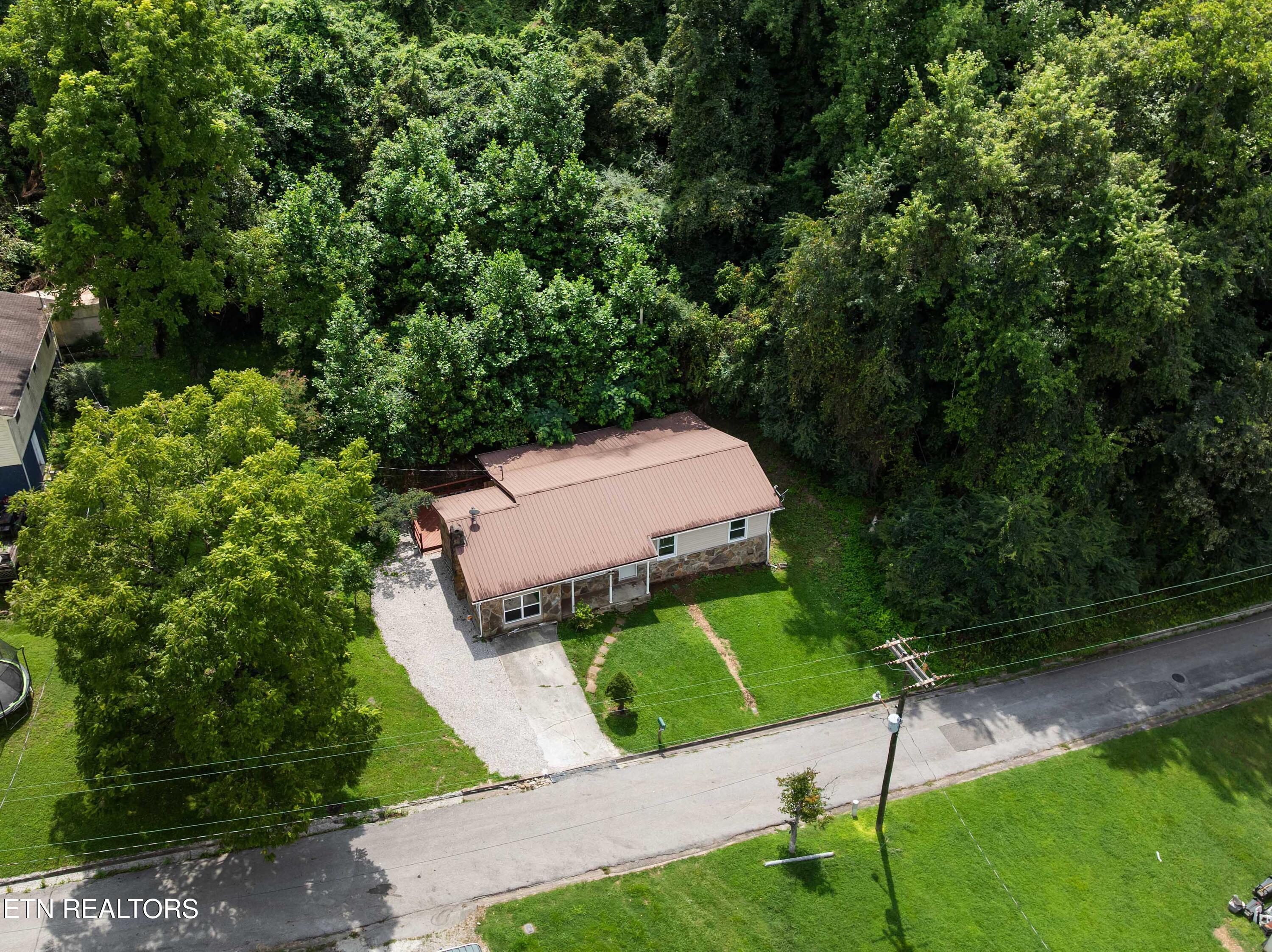232 E Robbins Street Jellico TN 37762