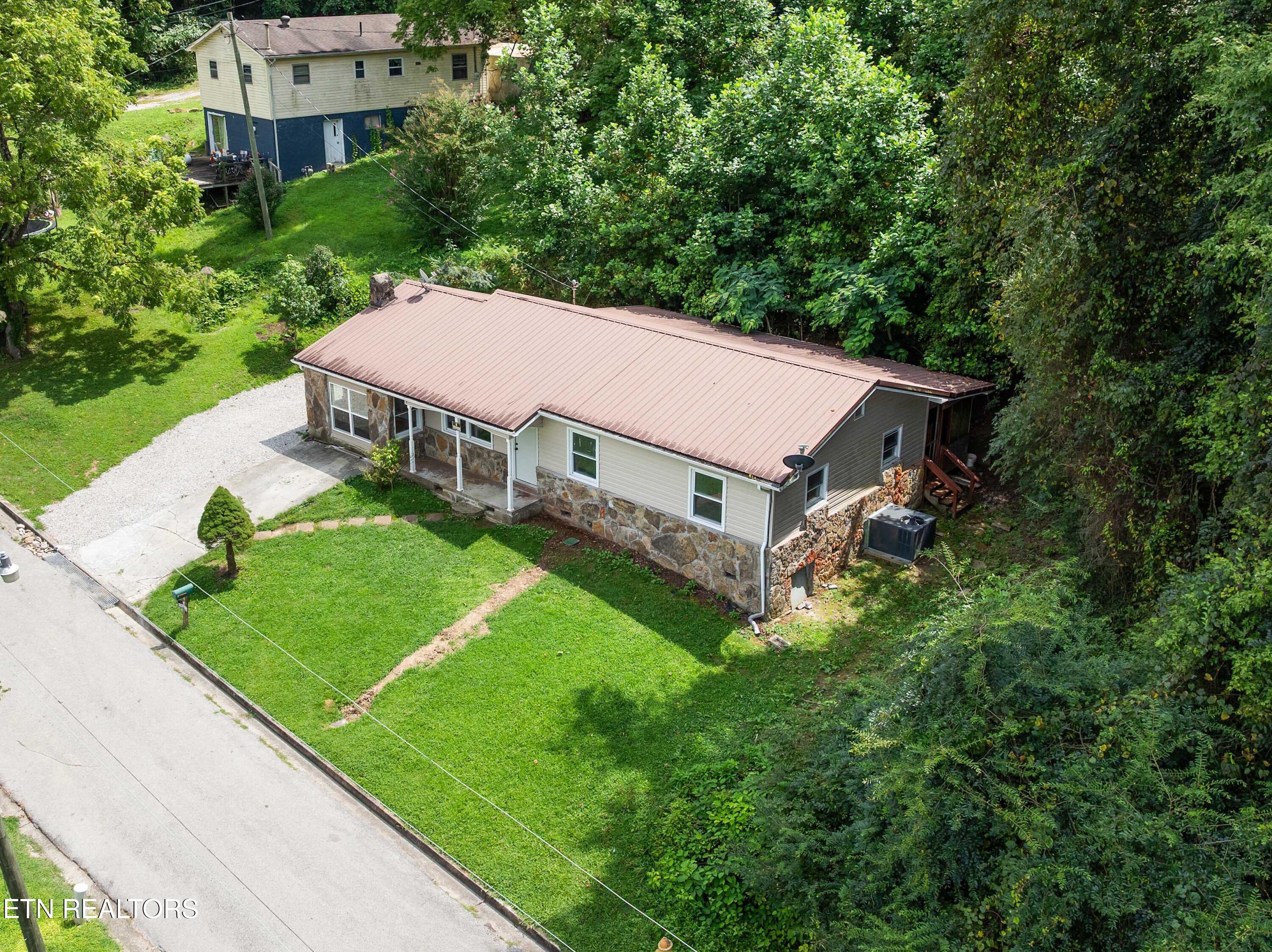 232 E Robbins Street Jellico TN 37762