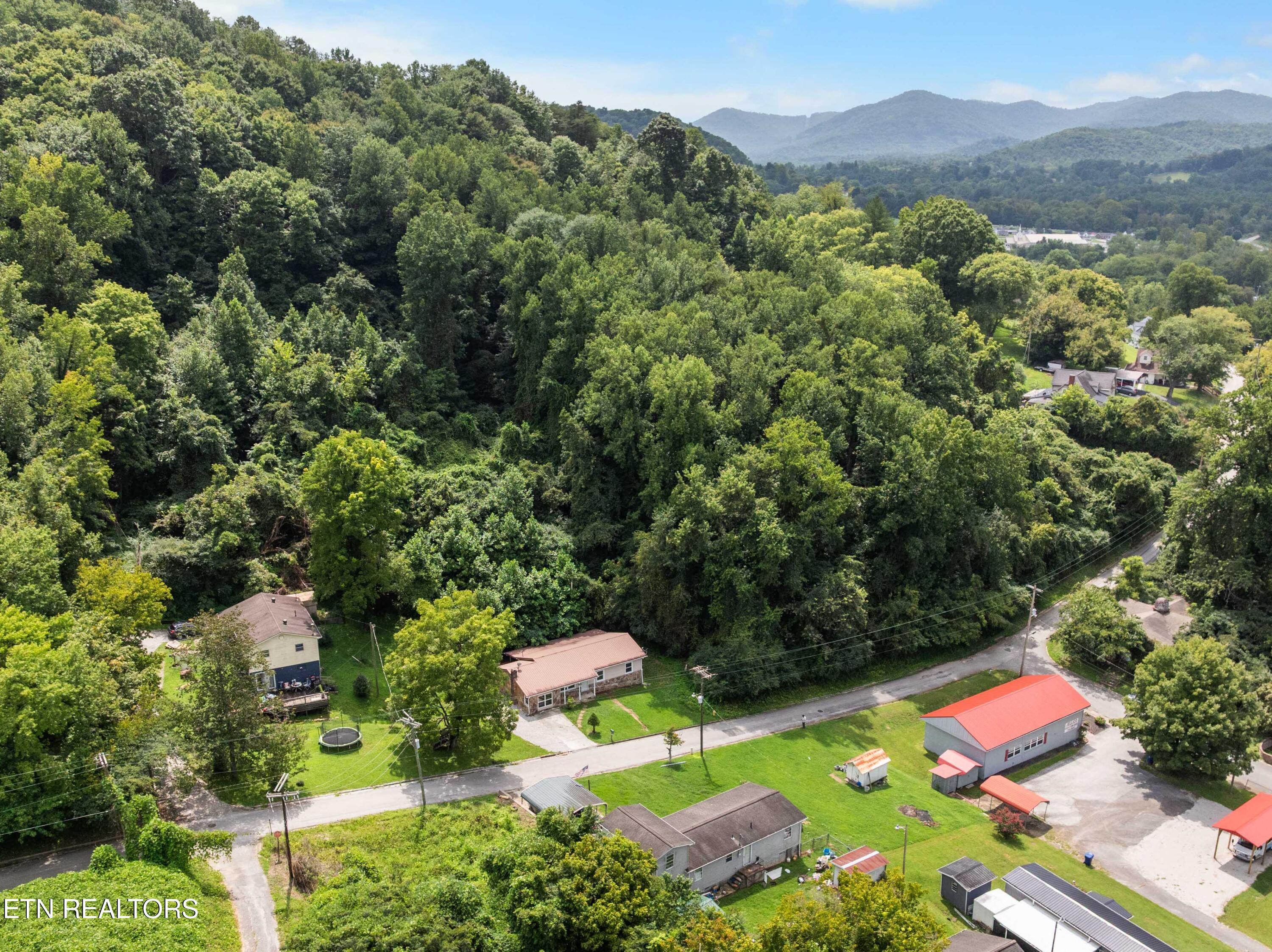 232 E Robbins Street Jellico TN 37762