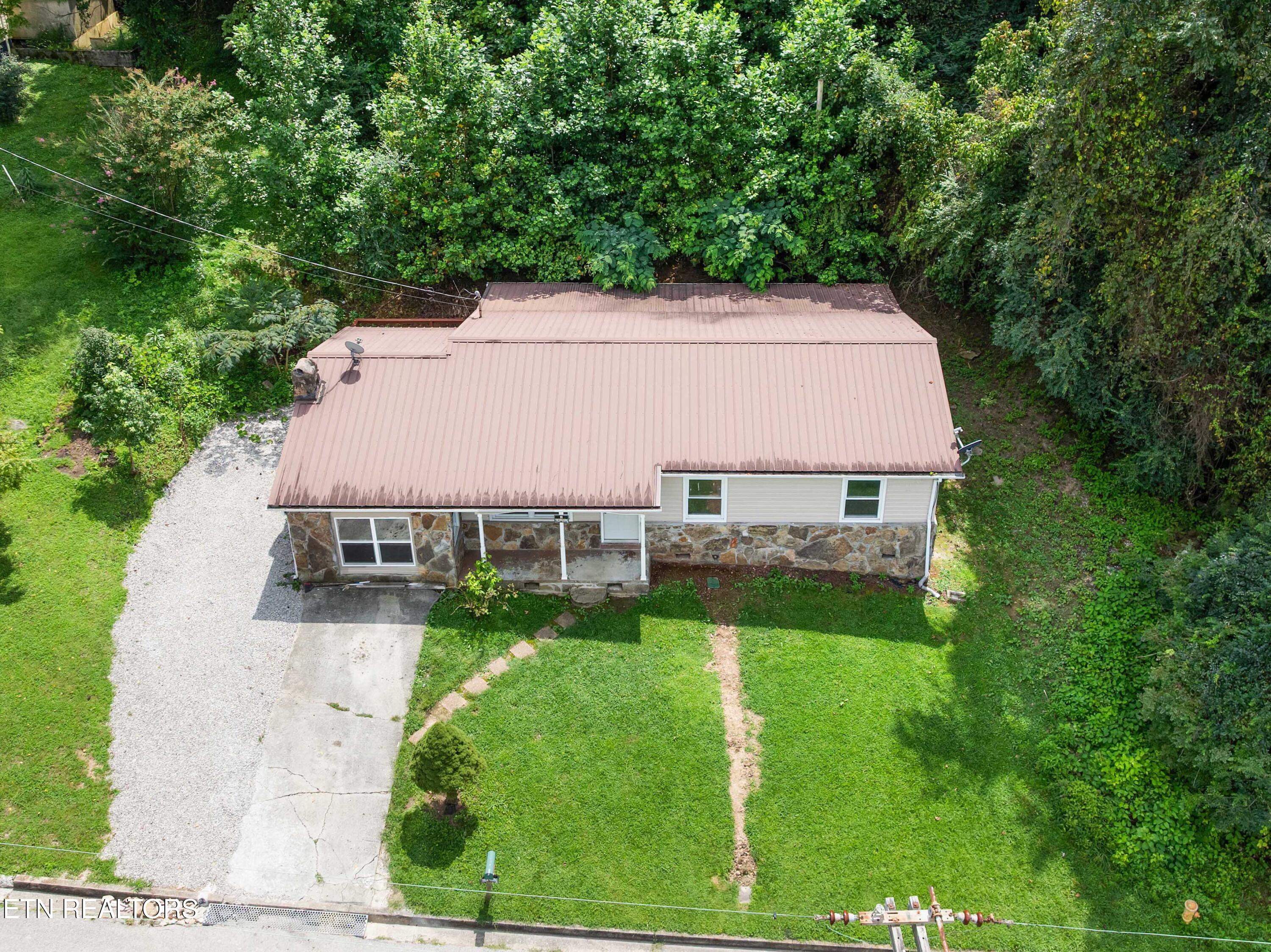 232 E Robbins Street Jellico TN 37762
