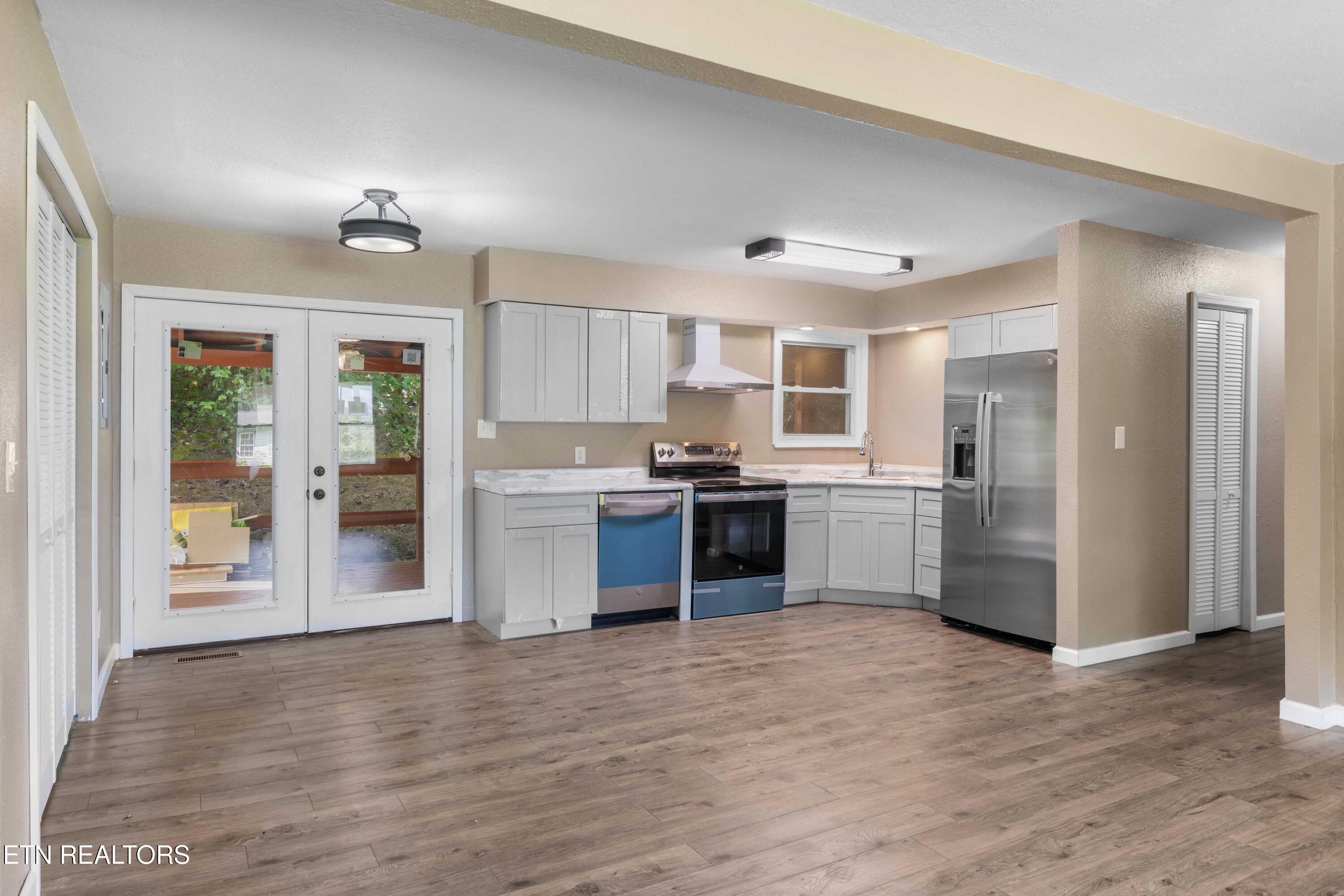 232 E Robbins Street Jellico TN 37762