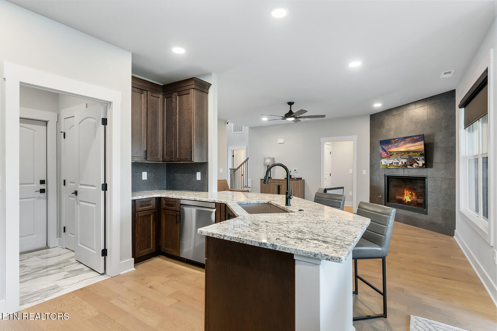 179 Island Circle Loudon TN 37774