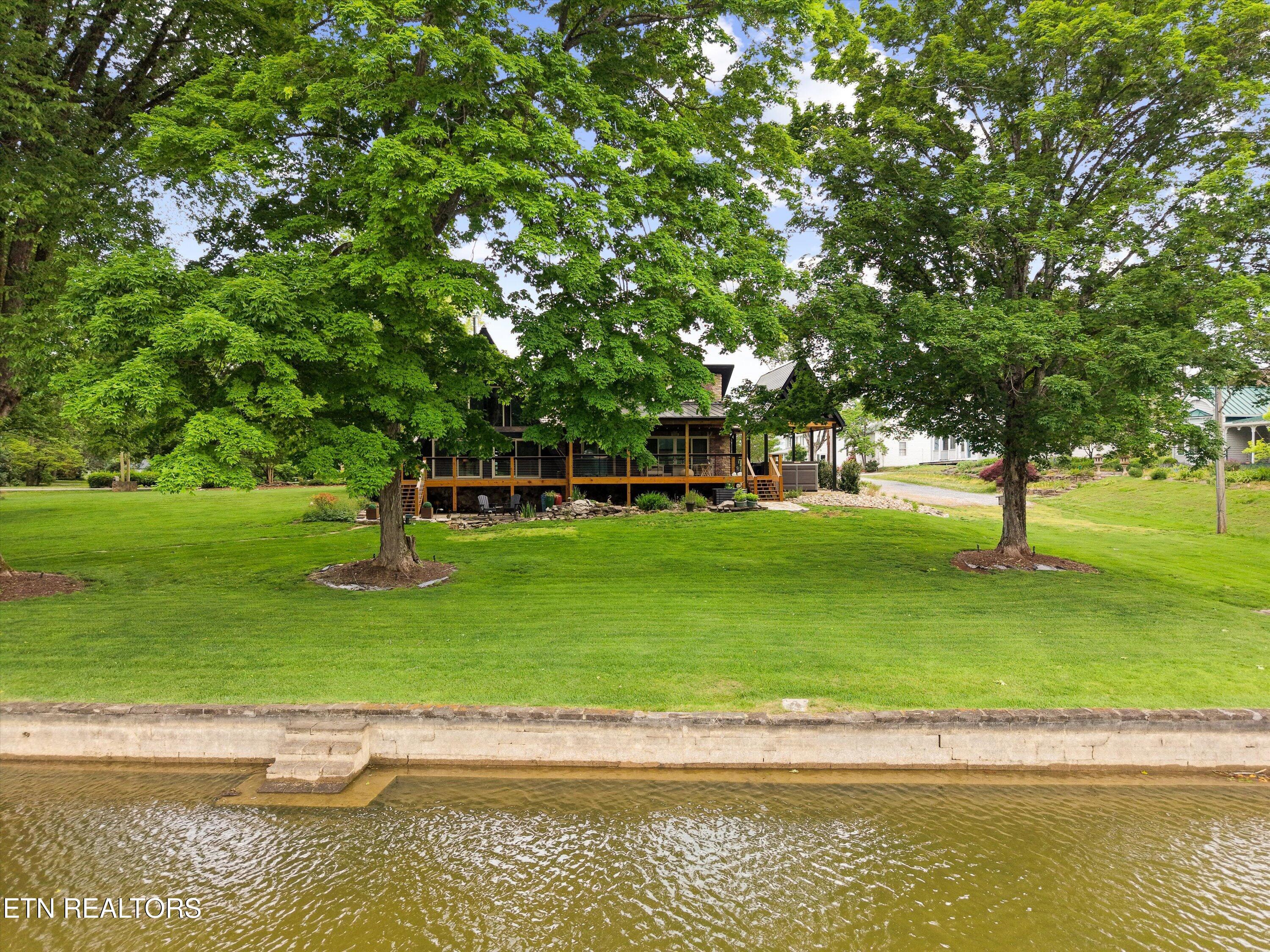3260 Cox Road Louisville TN 37777