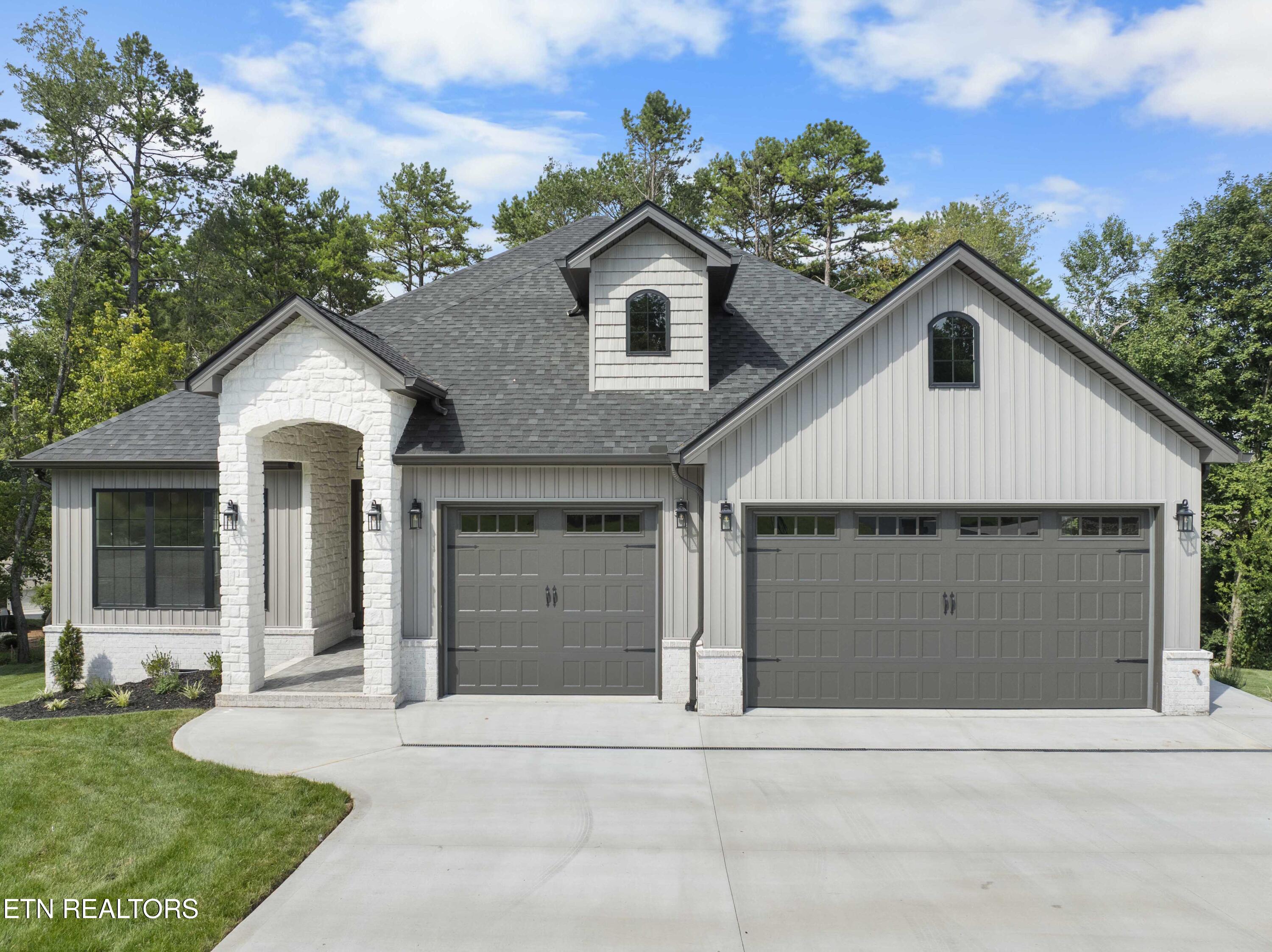 407 Kiyuga Circle Loudon TN 37774