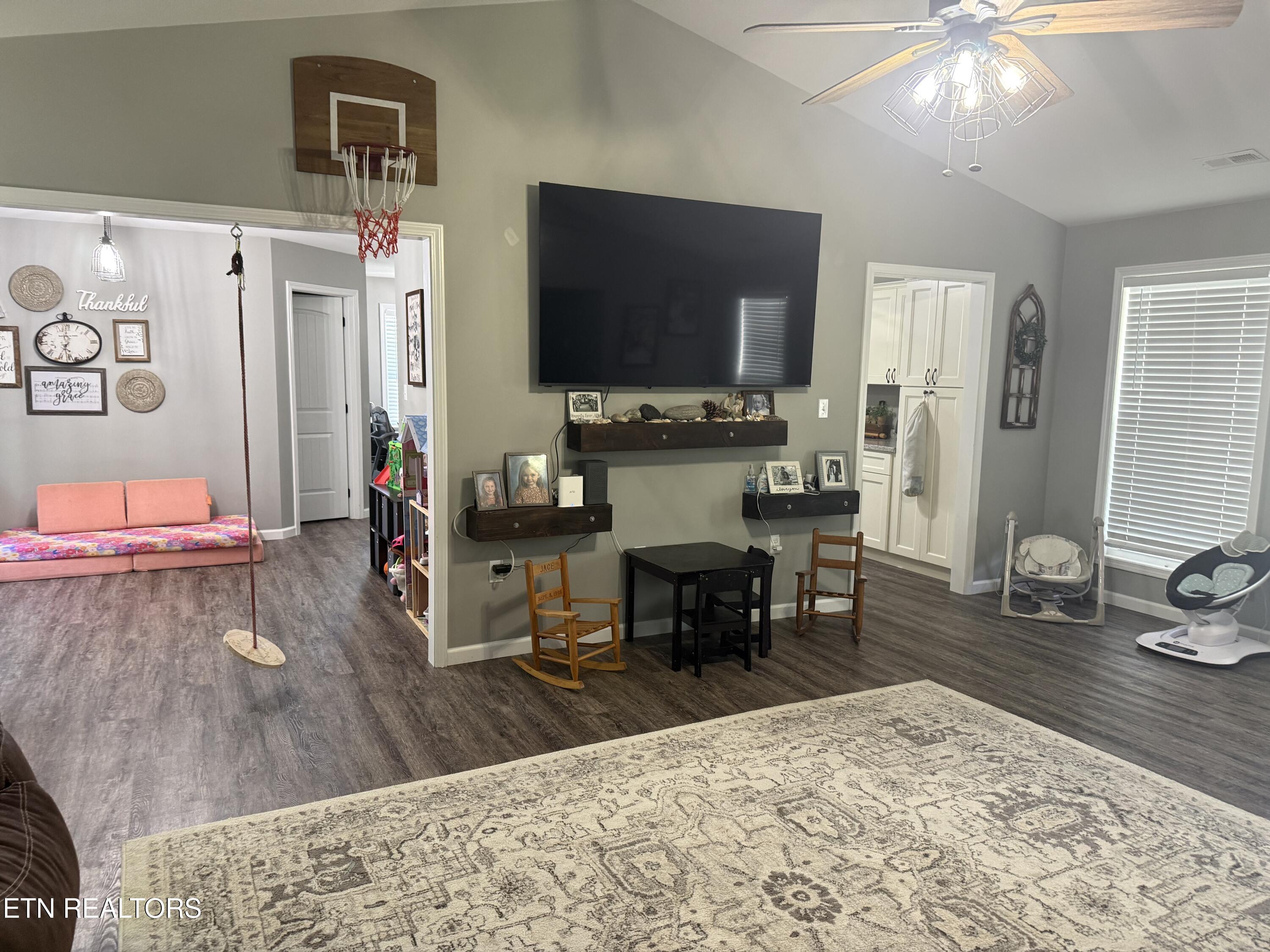 220 Kayla Lane Oneida TN 37841
