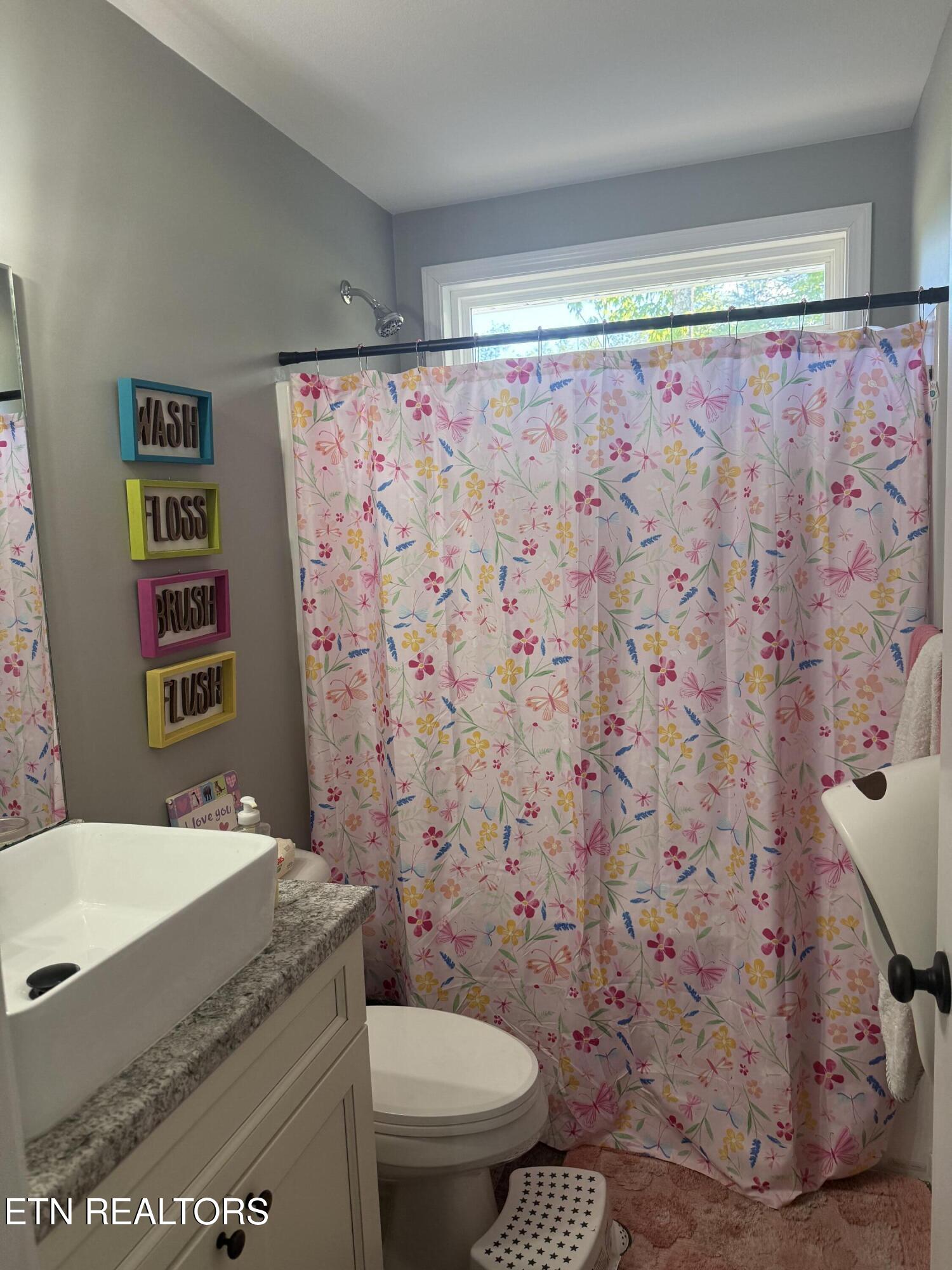 220 Kayla Lane Oneida TN 37841