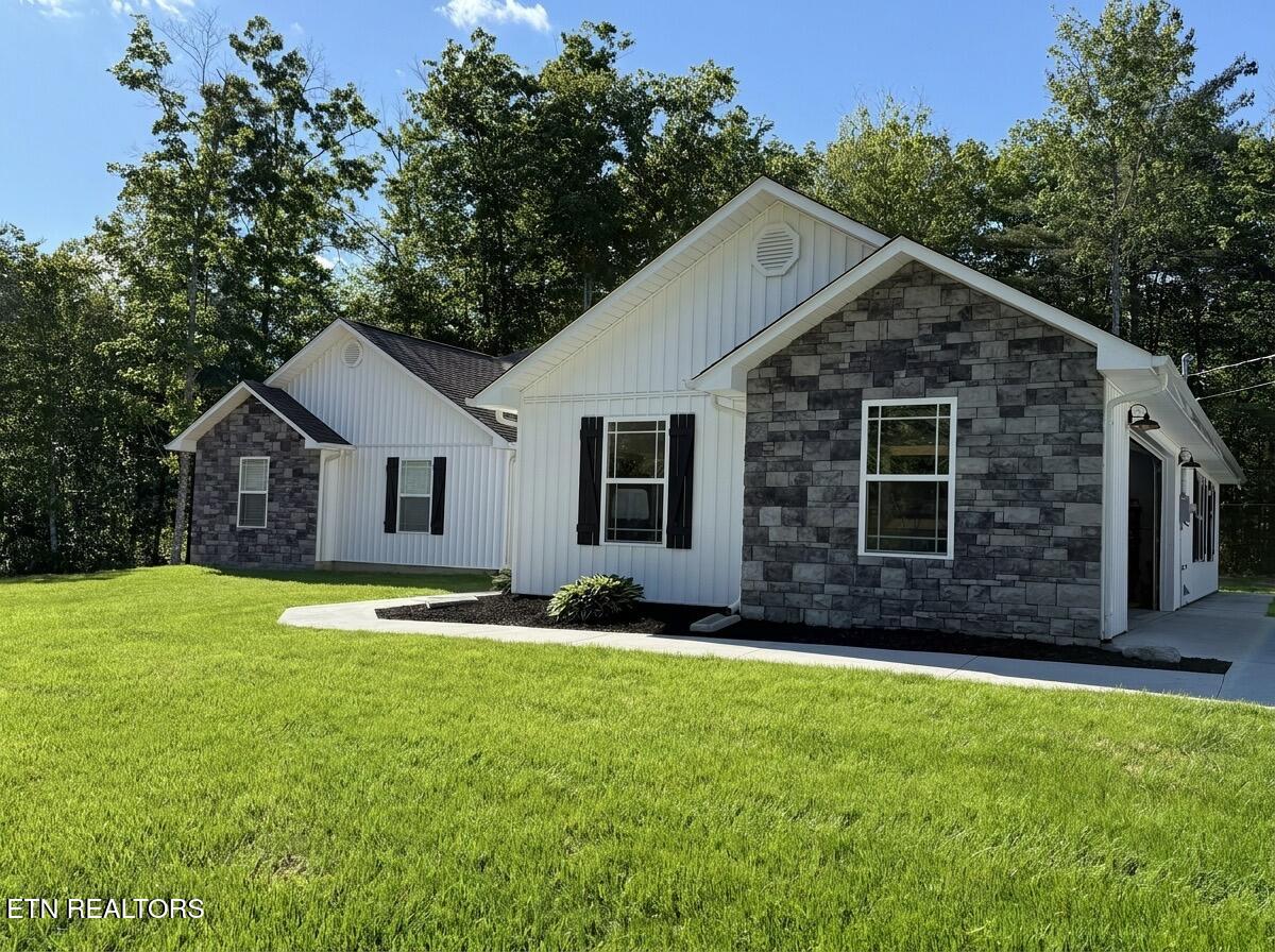 220 Kayla Lane Oneida TN 37841