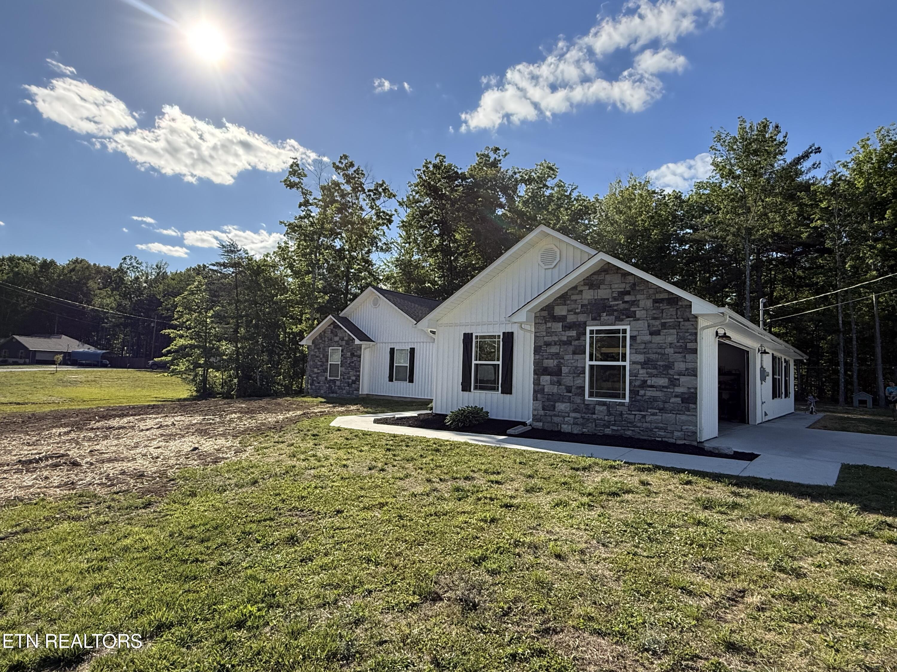 220 Kayla Lane Oneida TN 37841