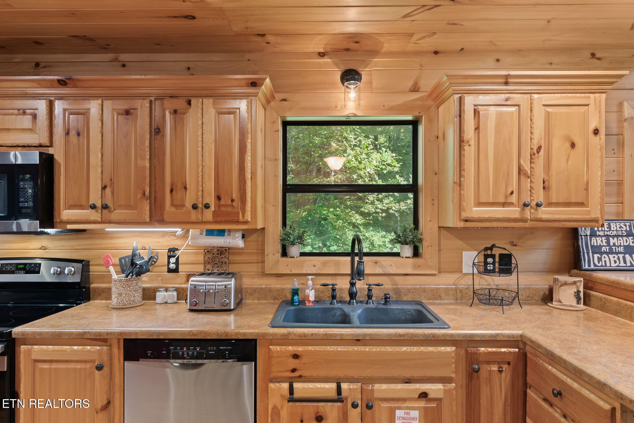 2439 Woodside Lane Sevierville TN 37862