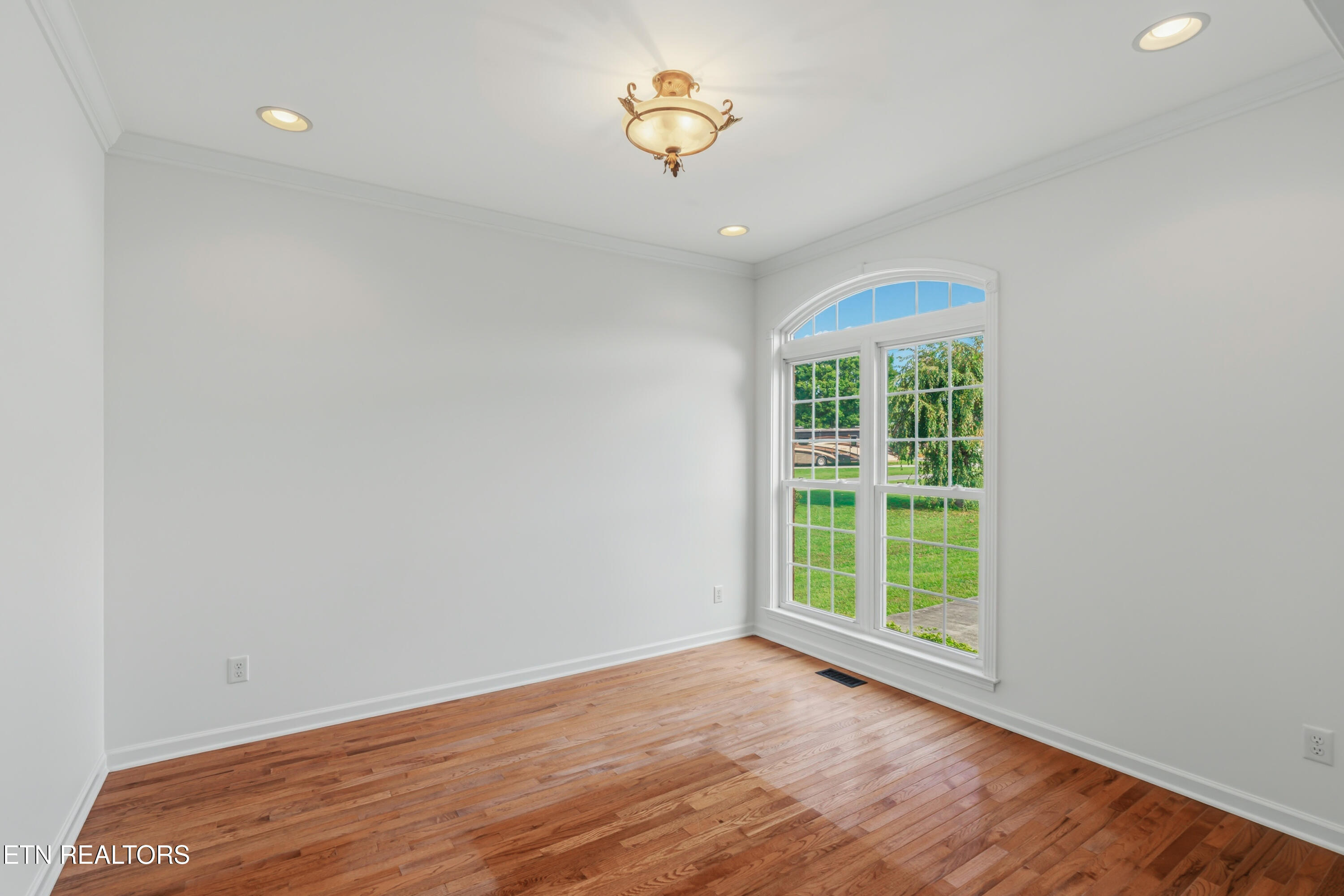 267 Paradise Lane Jacksboro TN 37757
