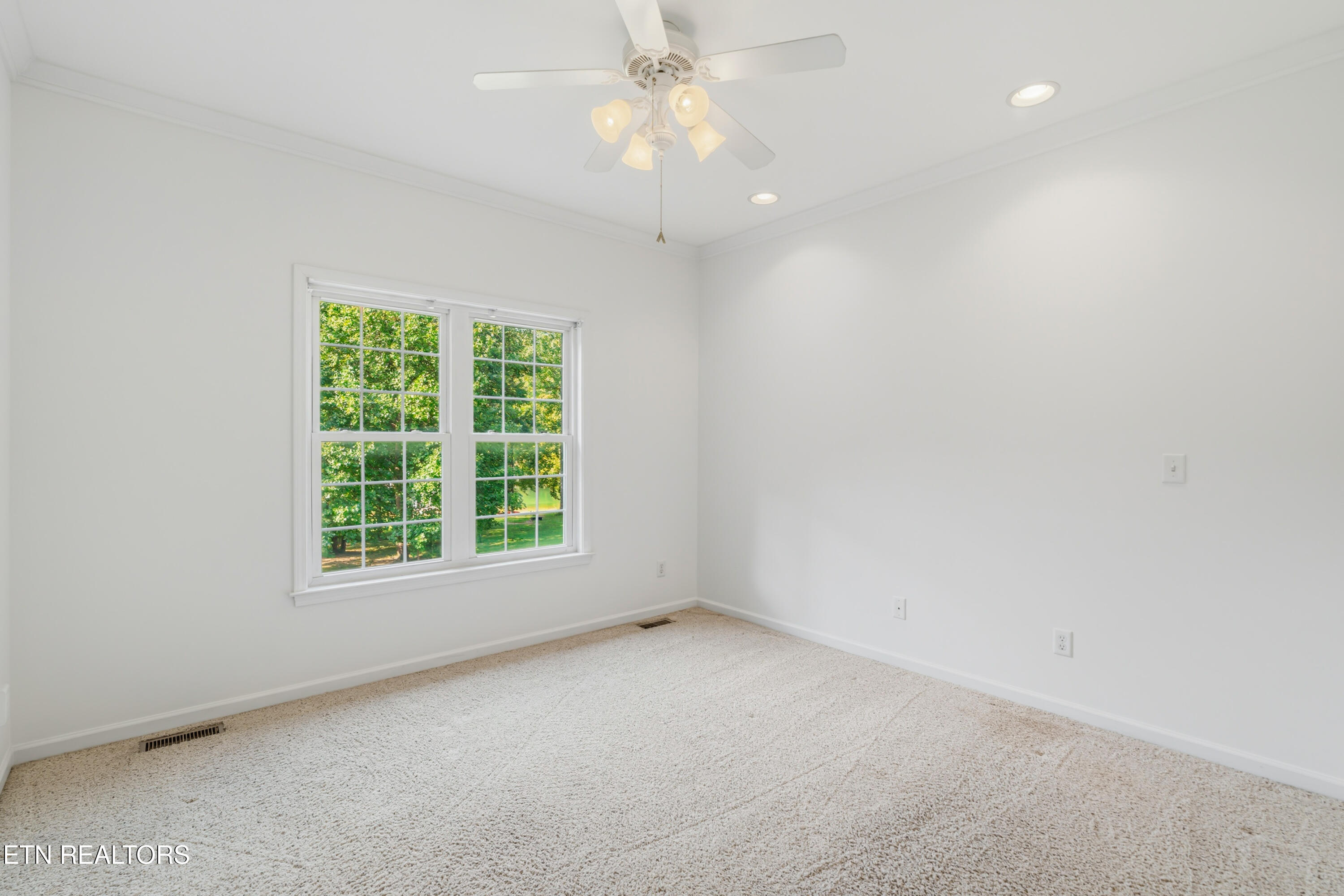 267 Paradise Lane Jacksboro TN 37757