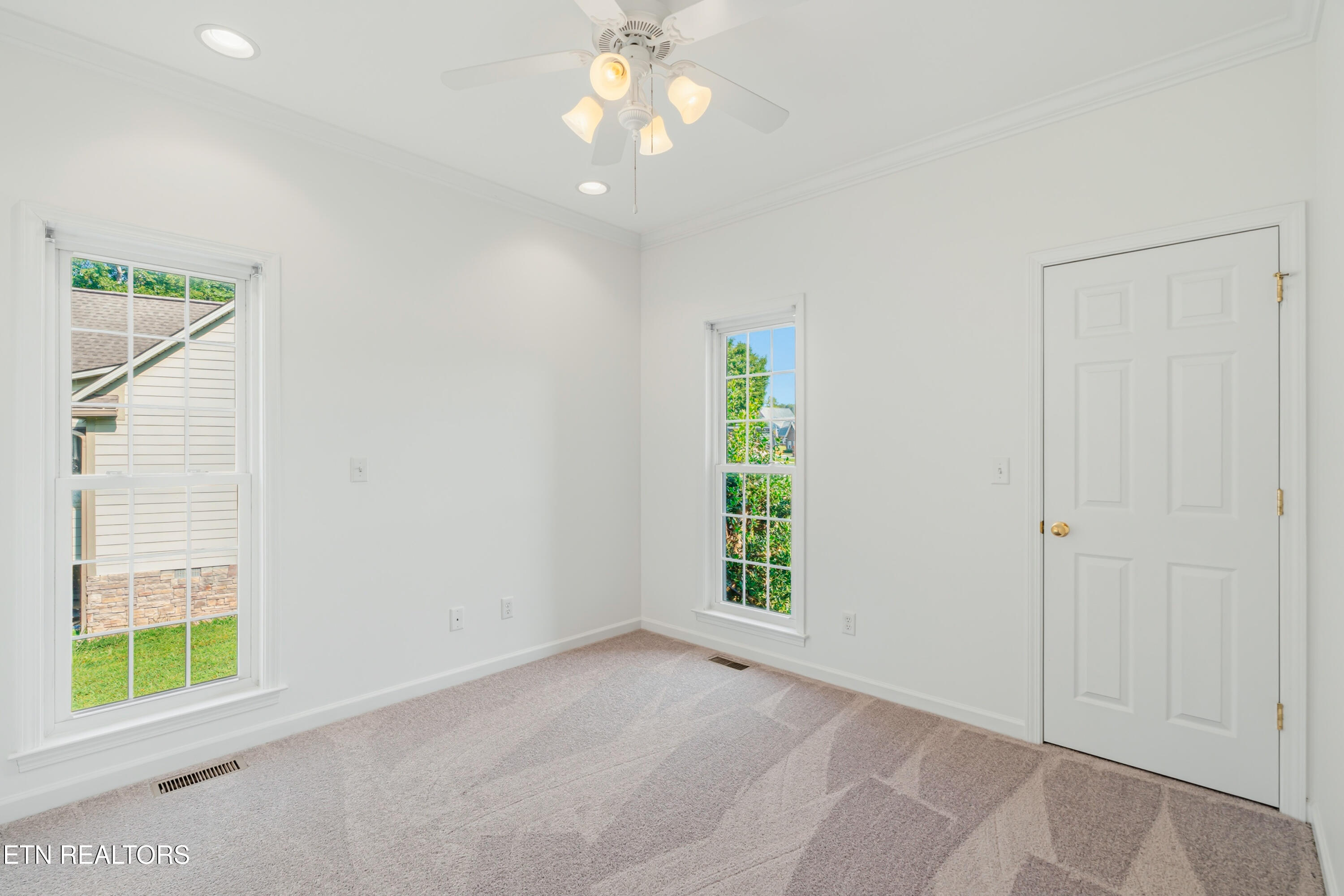 267 Paradise Lane Jacksboro TN 37757