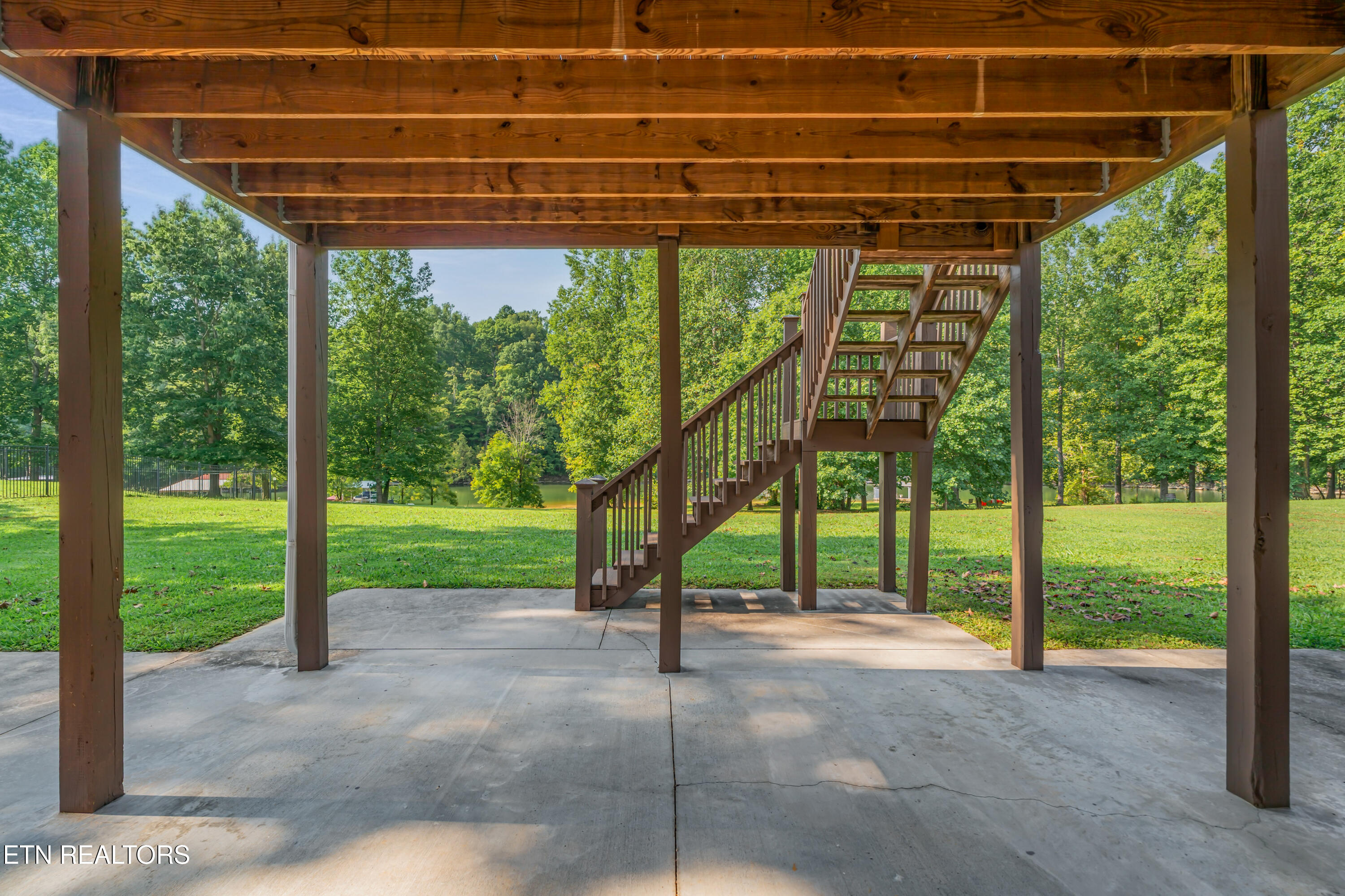 267 Paradise Lane Jacksboro TN 37757