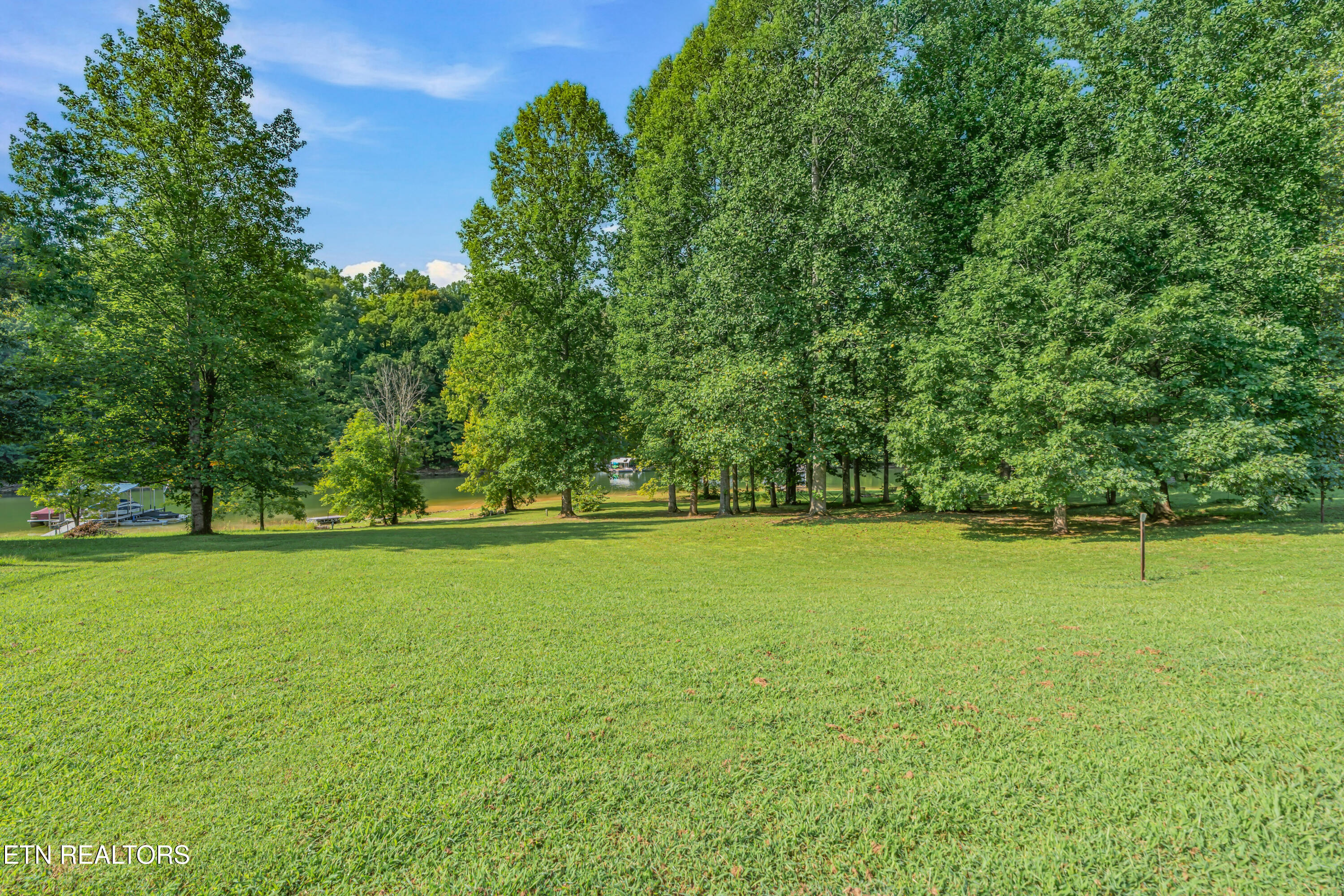 267 Paradise Lane Jacksboro TN 37757