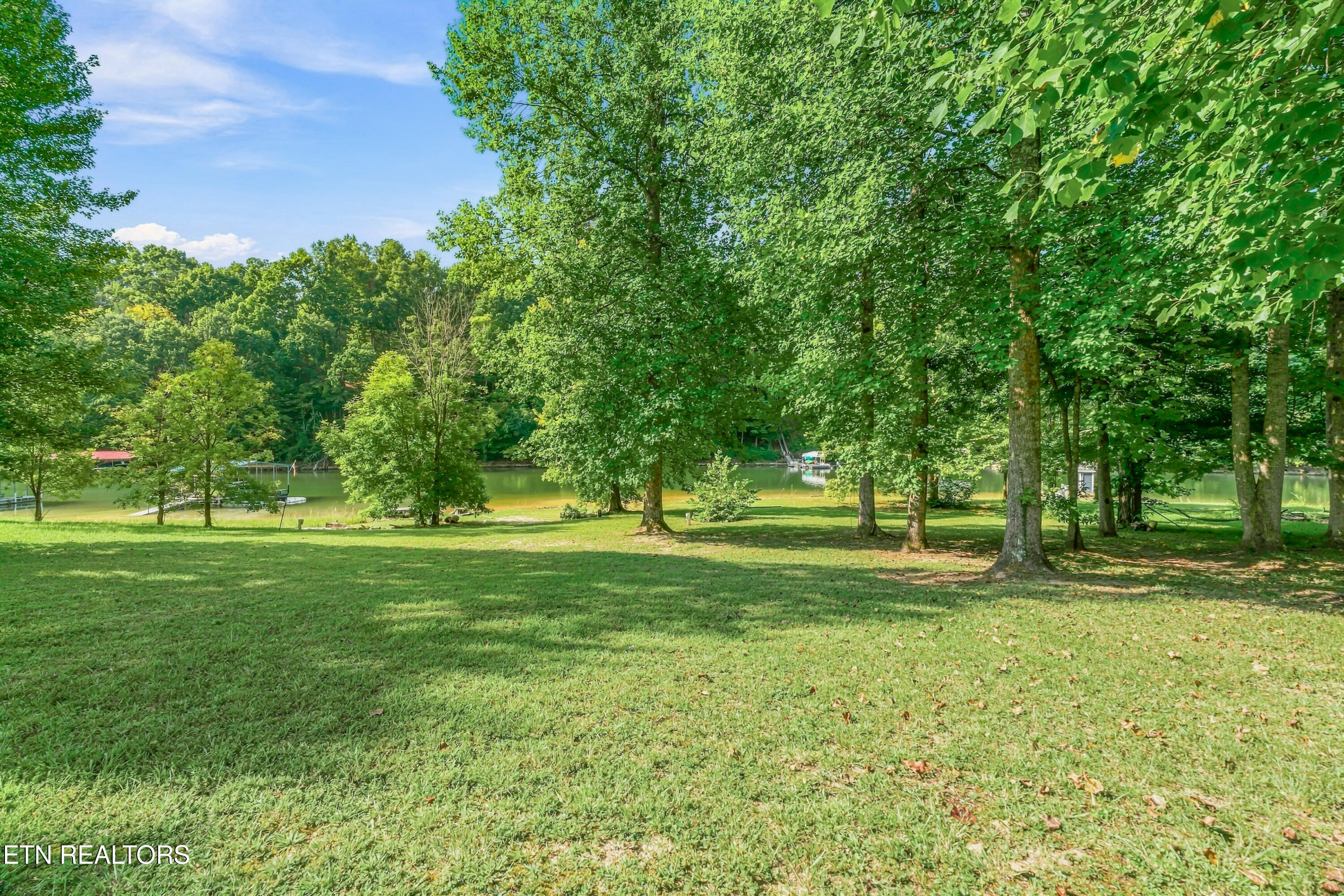 267 Paradise Lane Jacksboro TN 37757