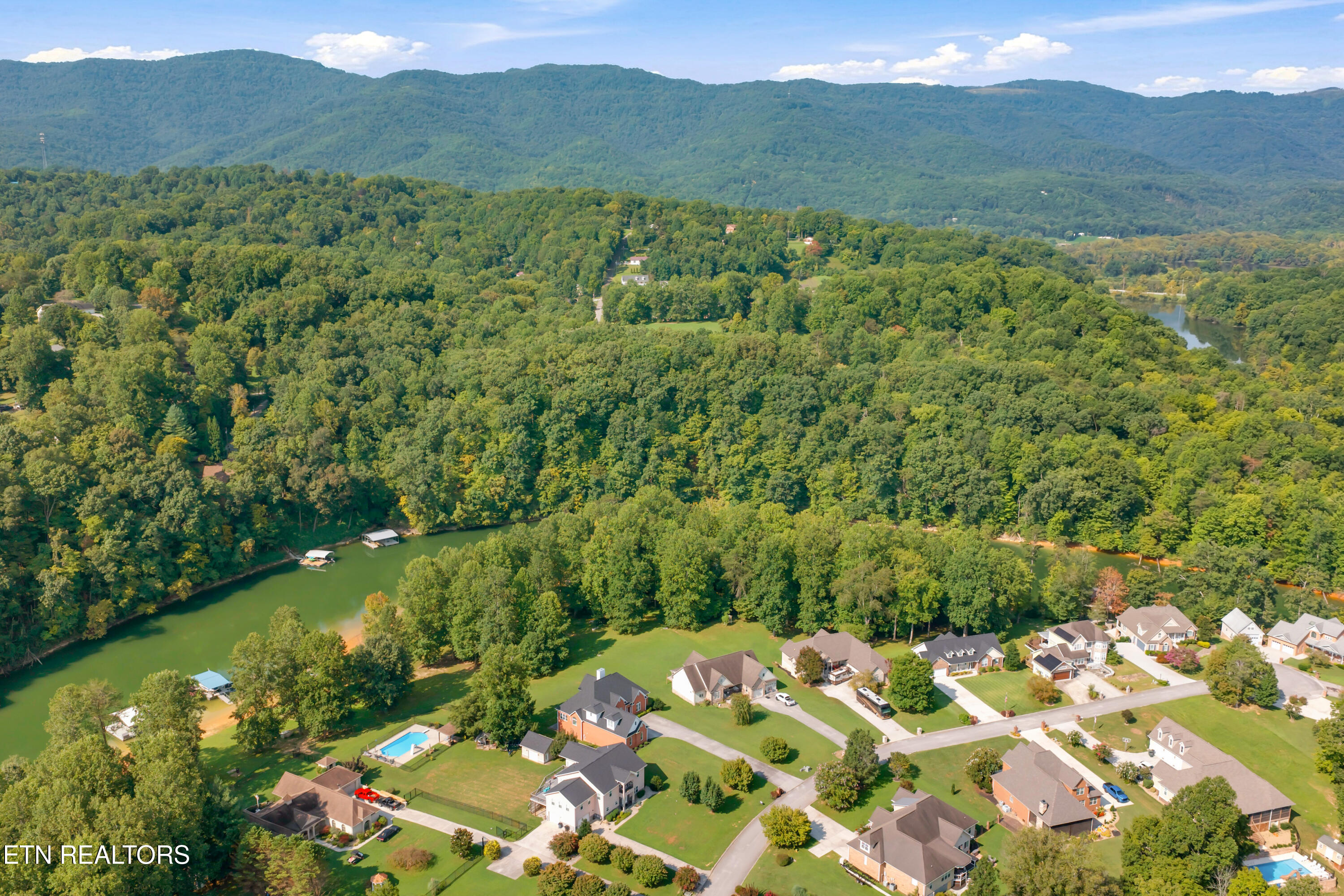 267 Paradise Lane Jacksboro TN 37757