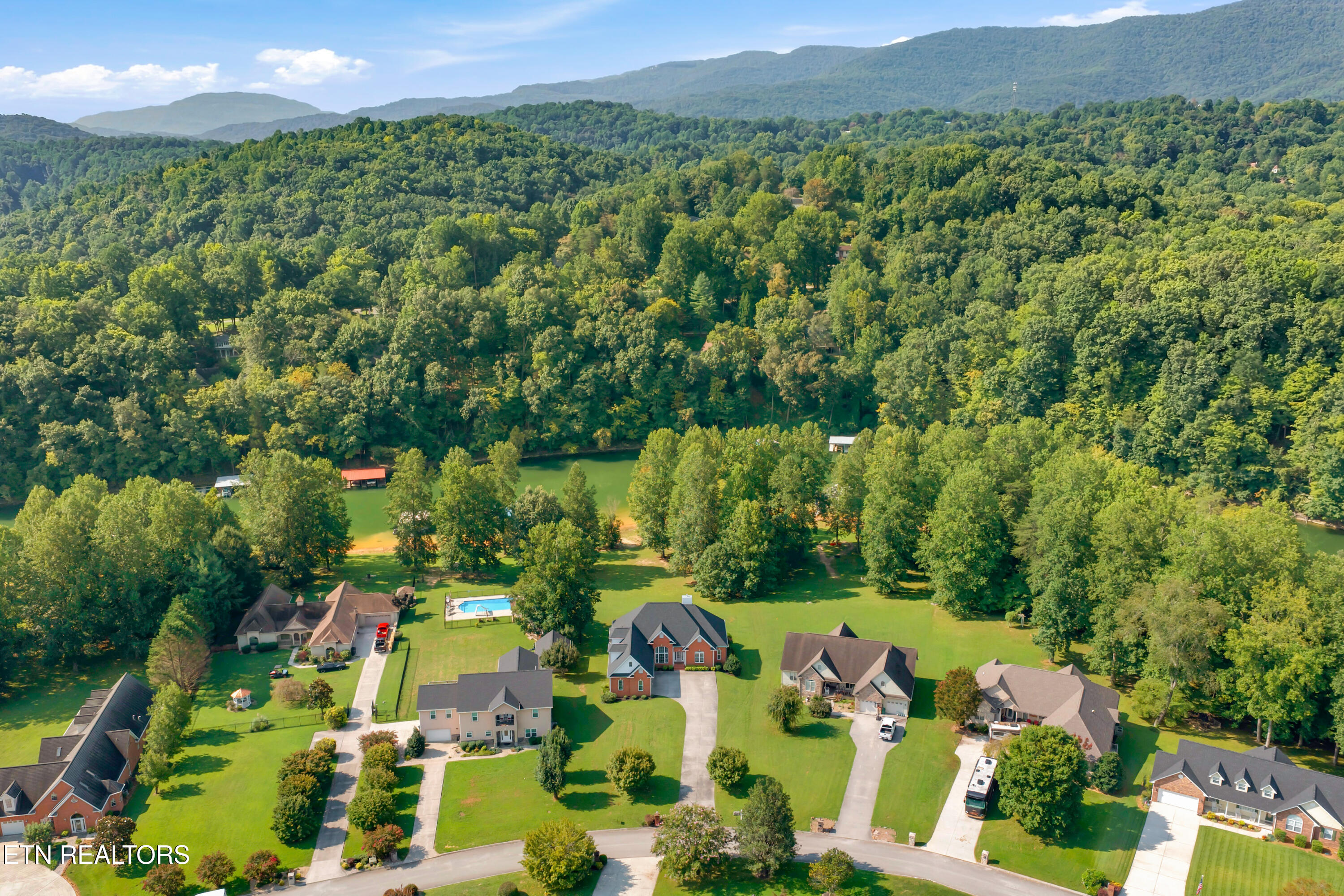 267 Paradise Lane Jacksboro TN 37757