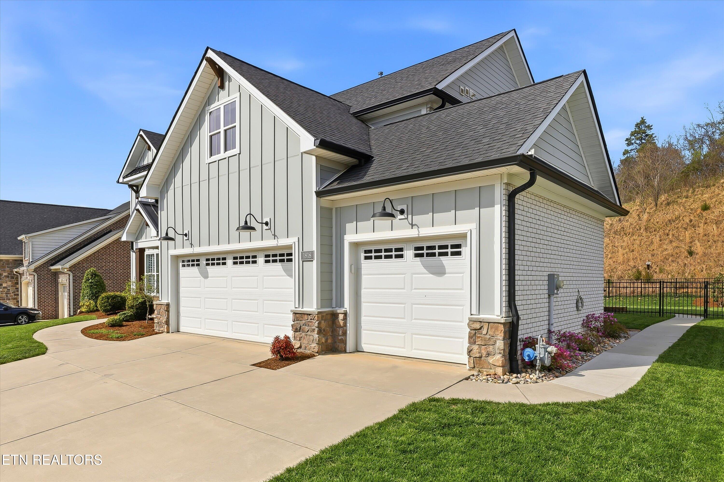 1818 English Ivy Lane Knoxville TN 37932