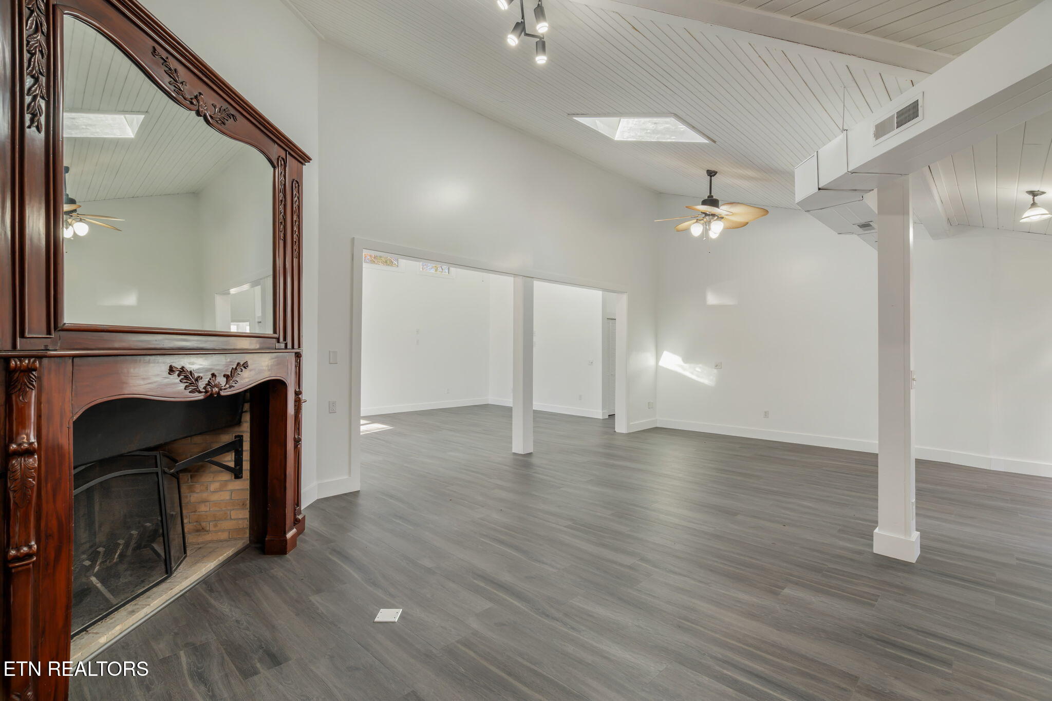135 White Creek Court Deer Lodge TN 37726
