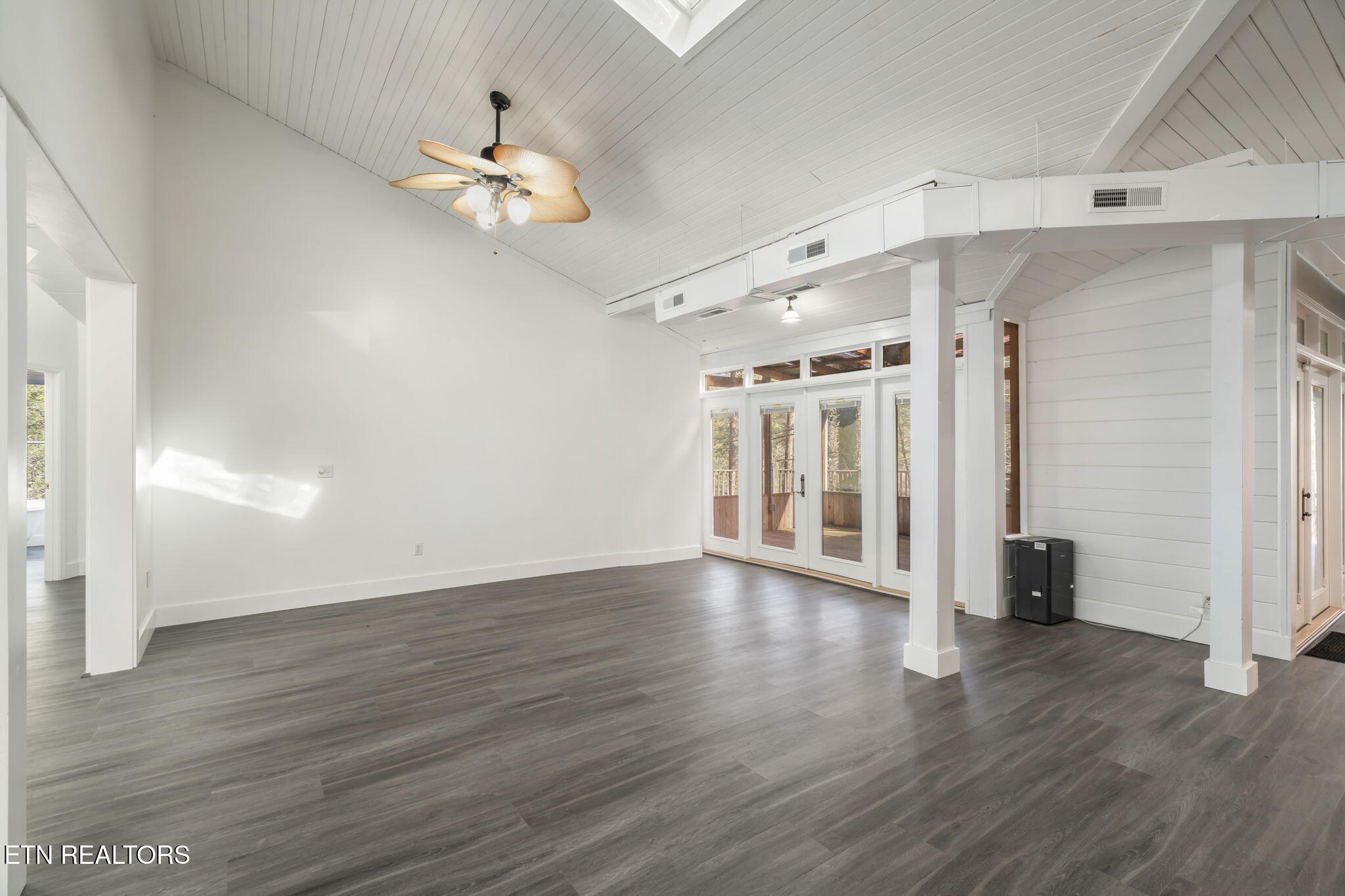 135 White Creek Court Deer Lodge TN 37726