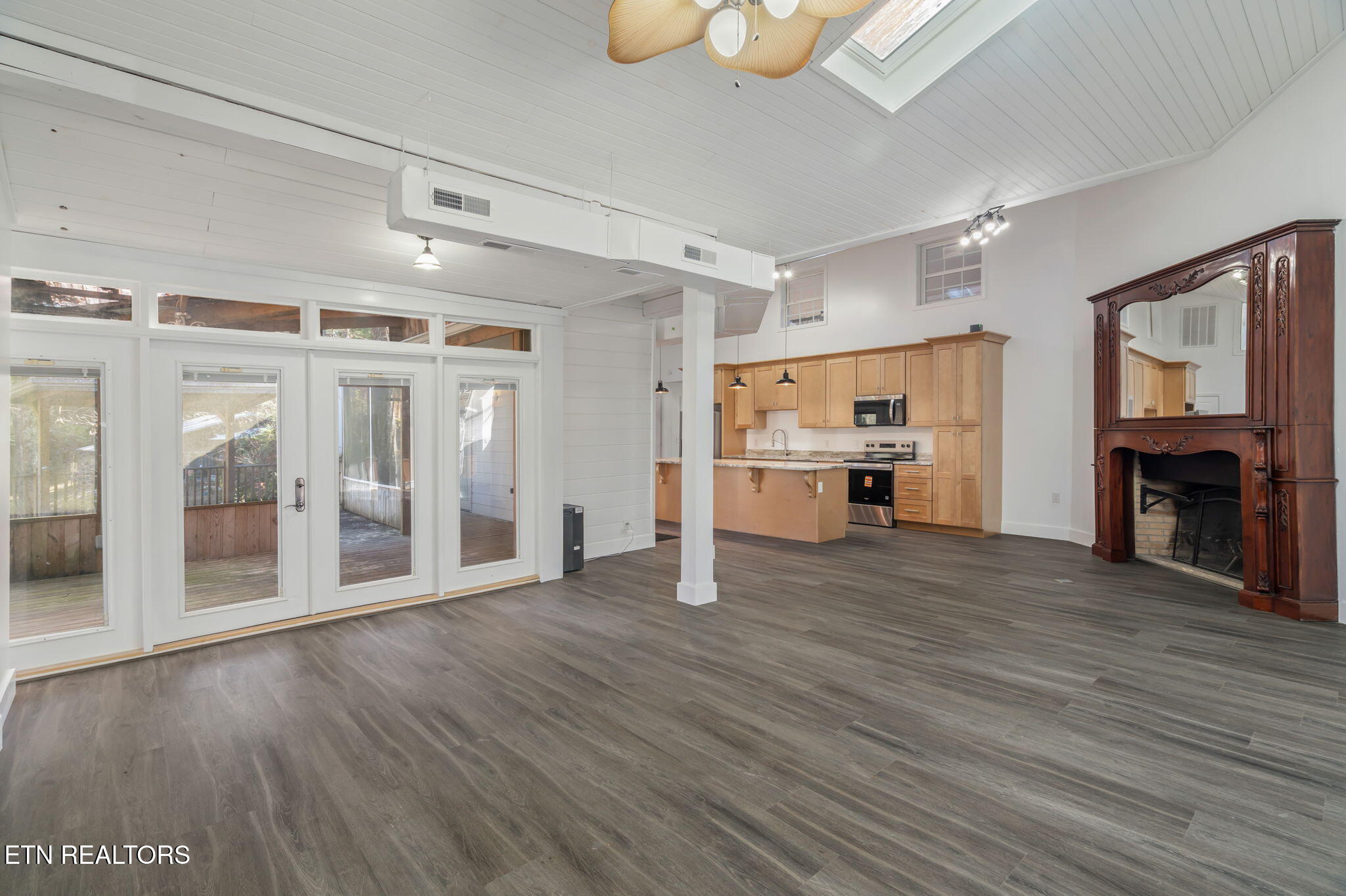 135 White Creek Court Deer Lodge TN 37726