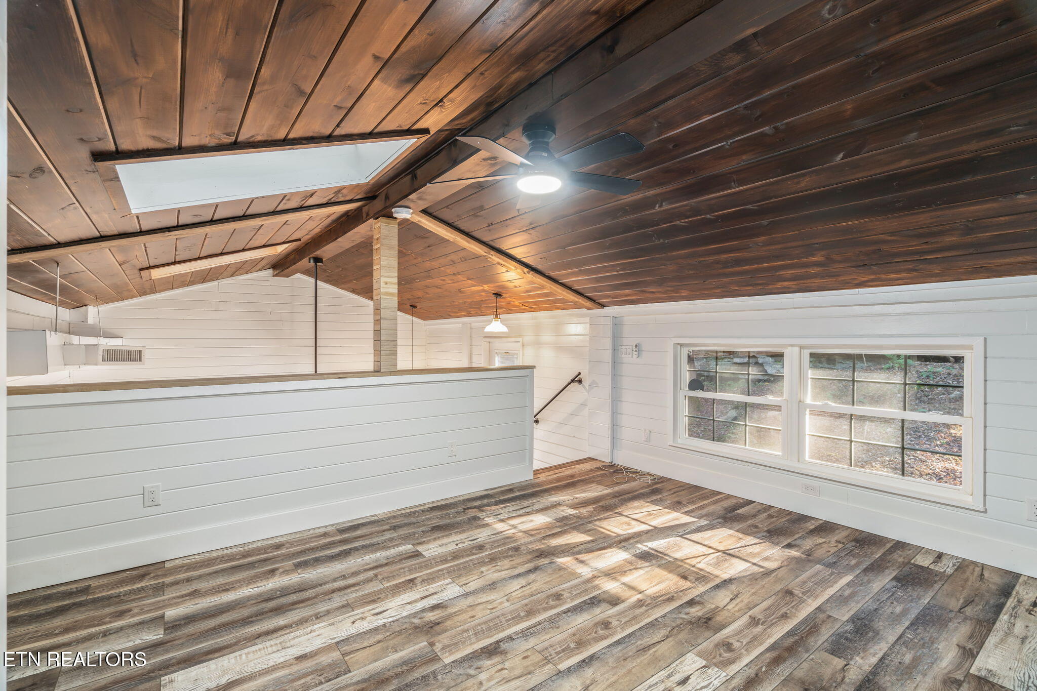 135 White Creek Court Deer Lodge TN 37726