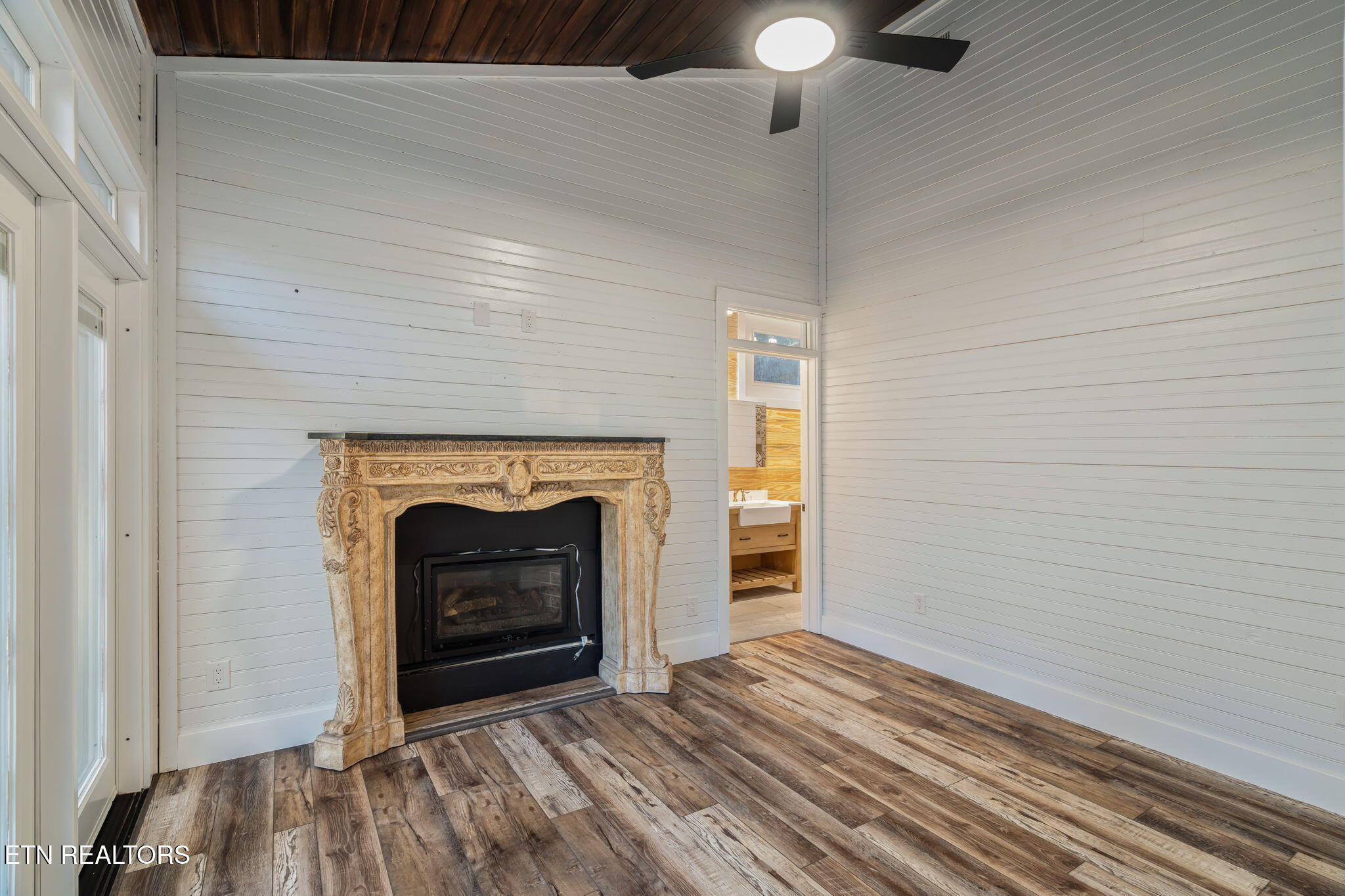 135 White Creek Court Deer Lodge TN 37726