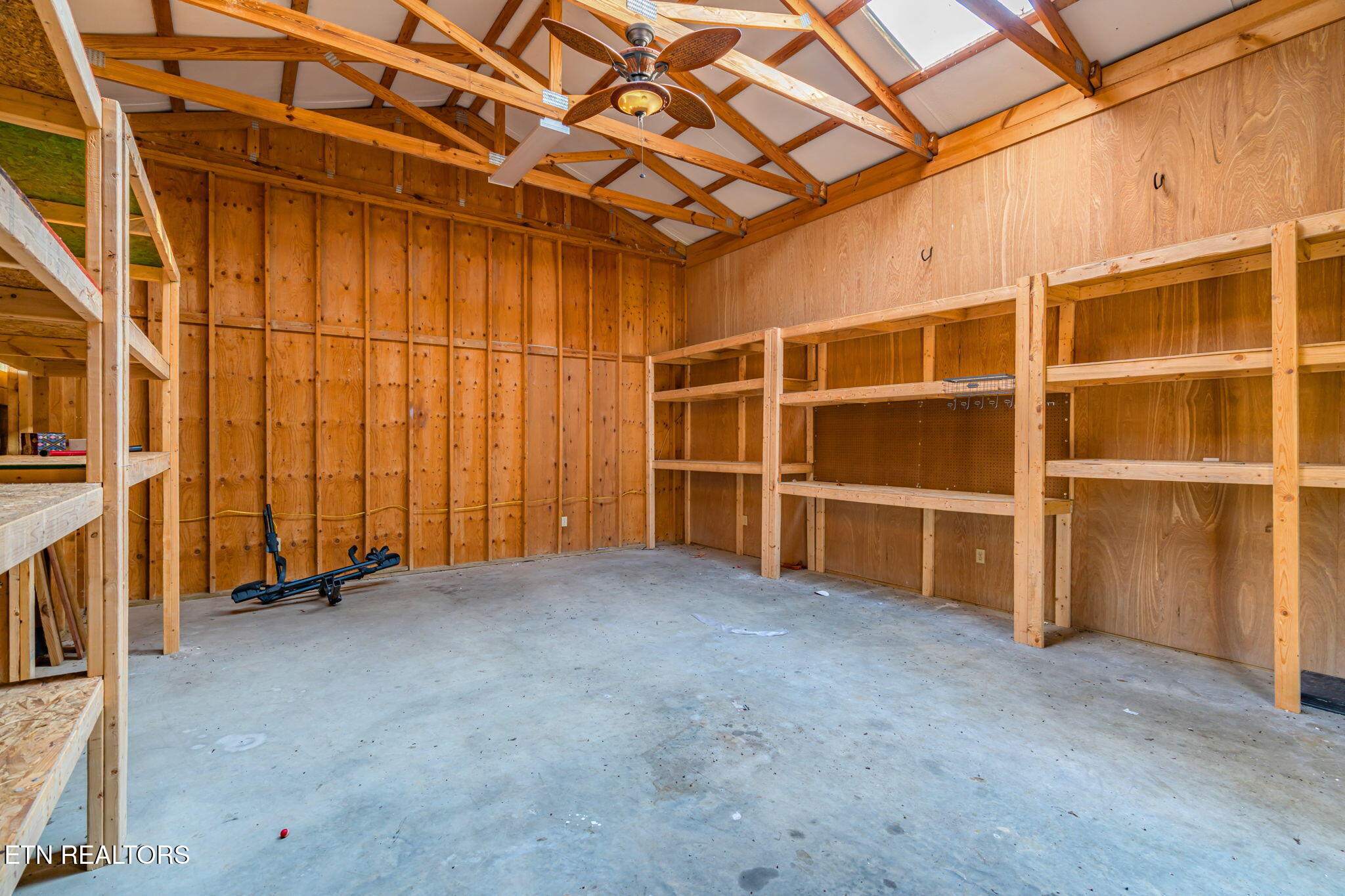 135 White Creek Court Deer Lodge TN 37726