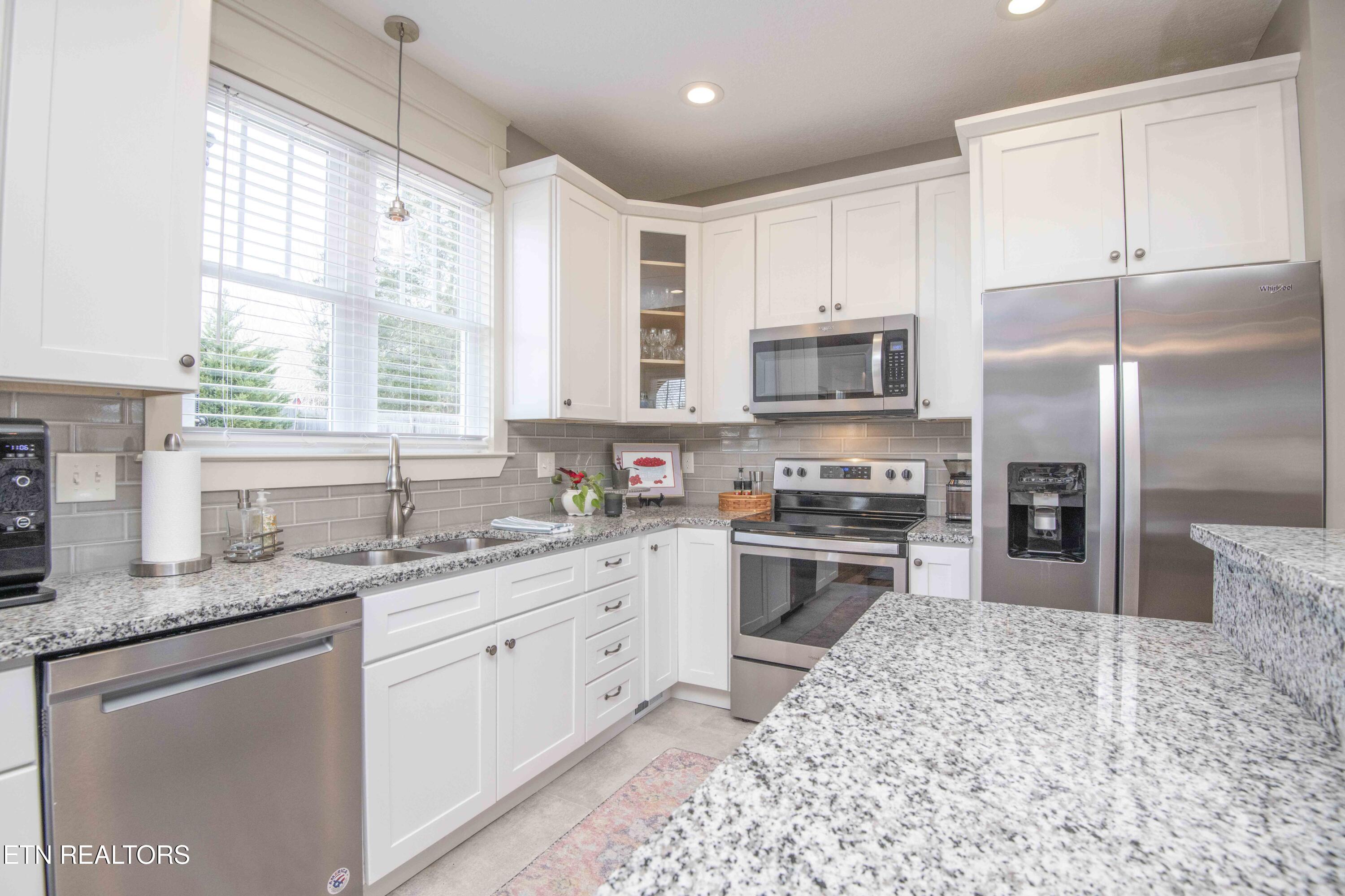 323 Lakeview Cove Drive Loudon TN 37774