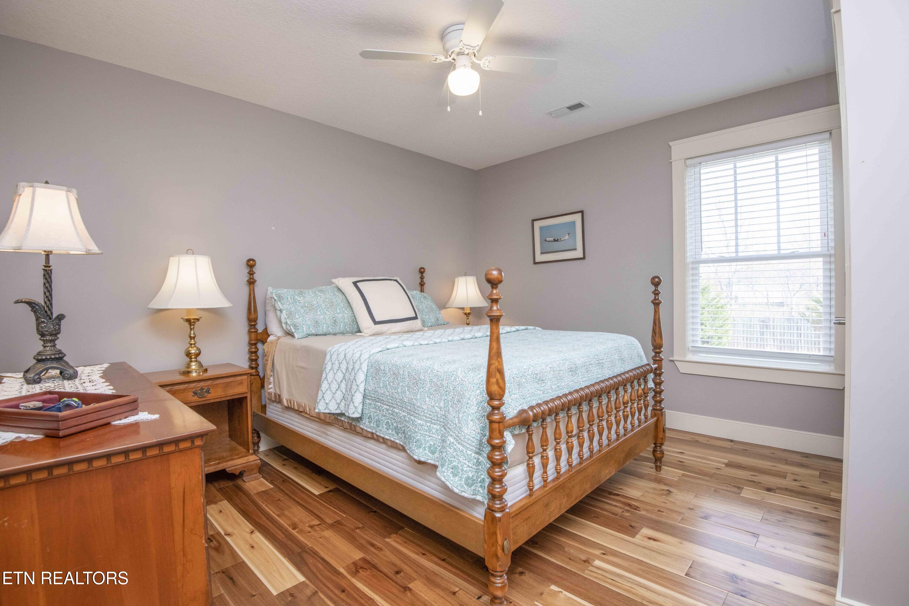323 Lakeview Cove Drive Loudon TN 37774