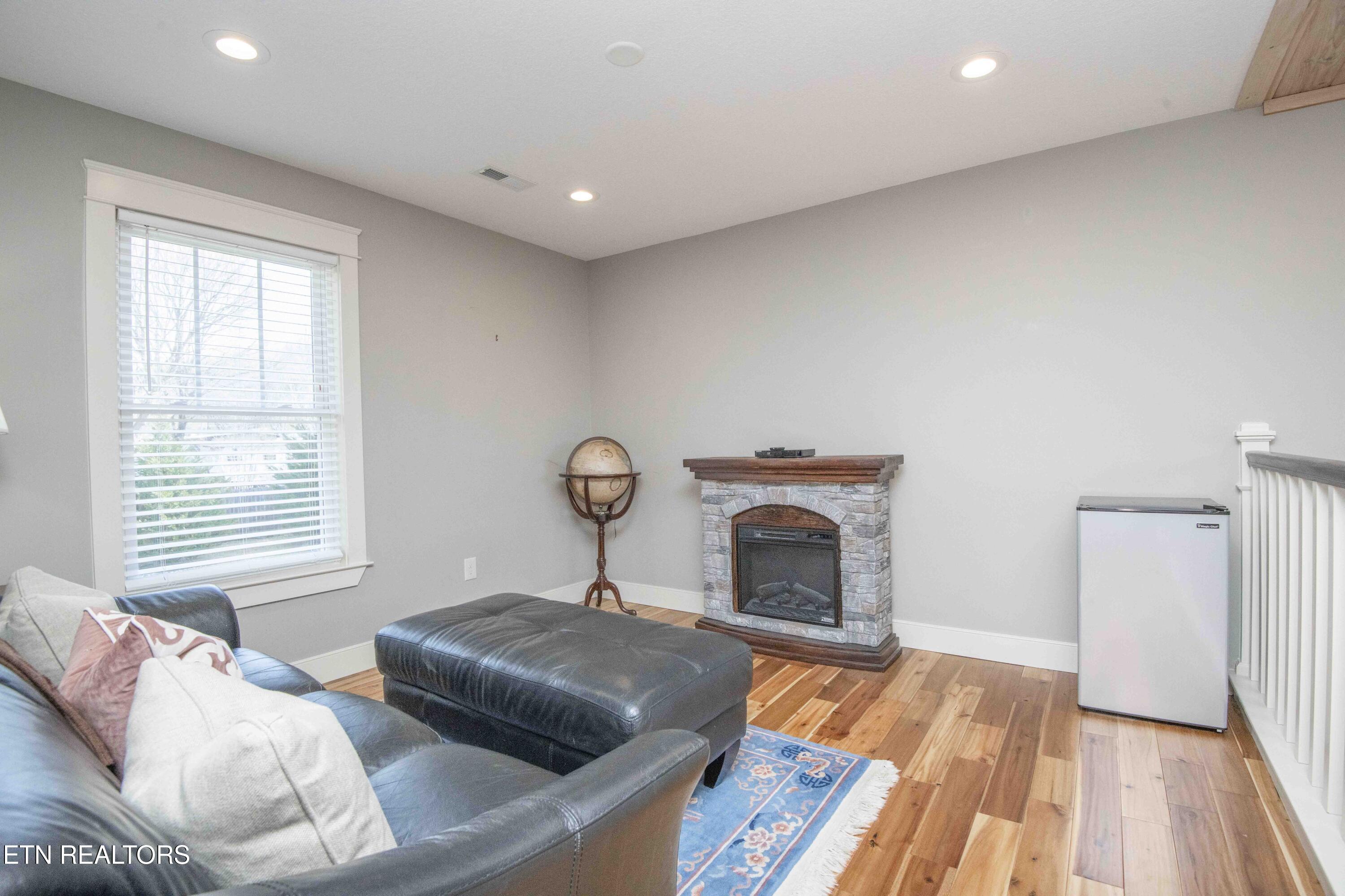323 Lakeview Cove Drive Loudon TN 37774