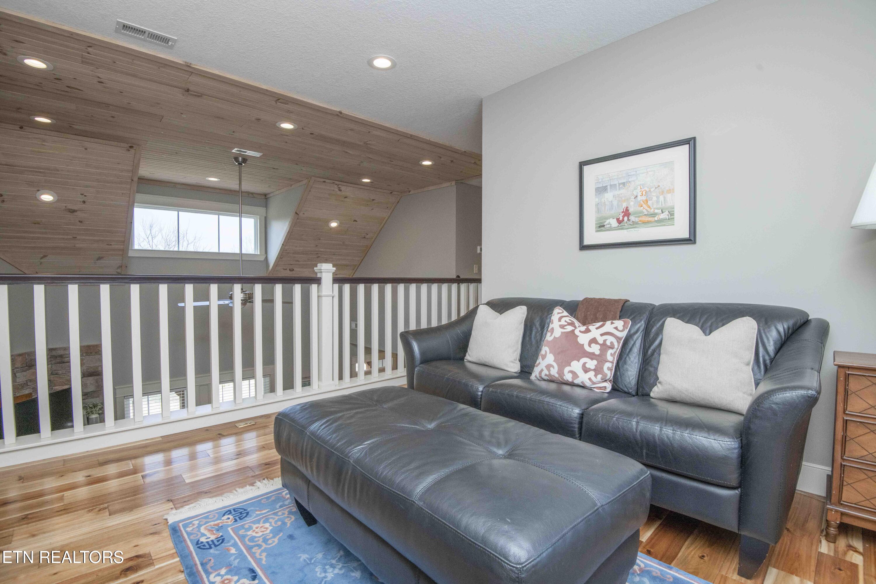 323 Lakeview Cove Drive Loudon TN 37774