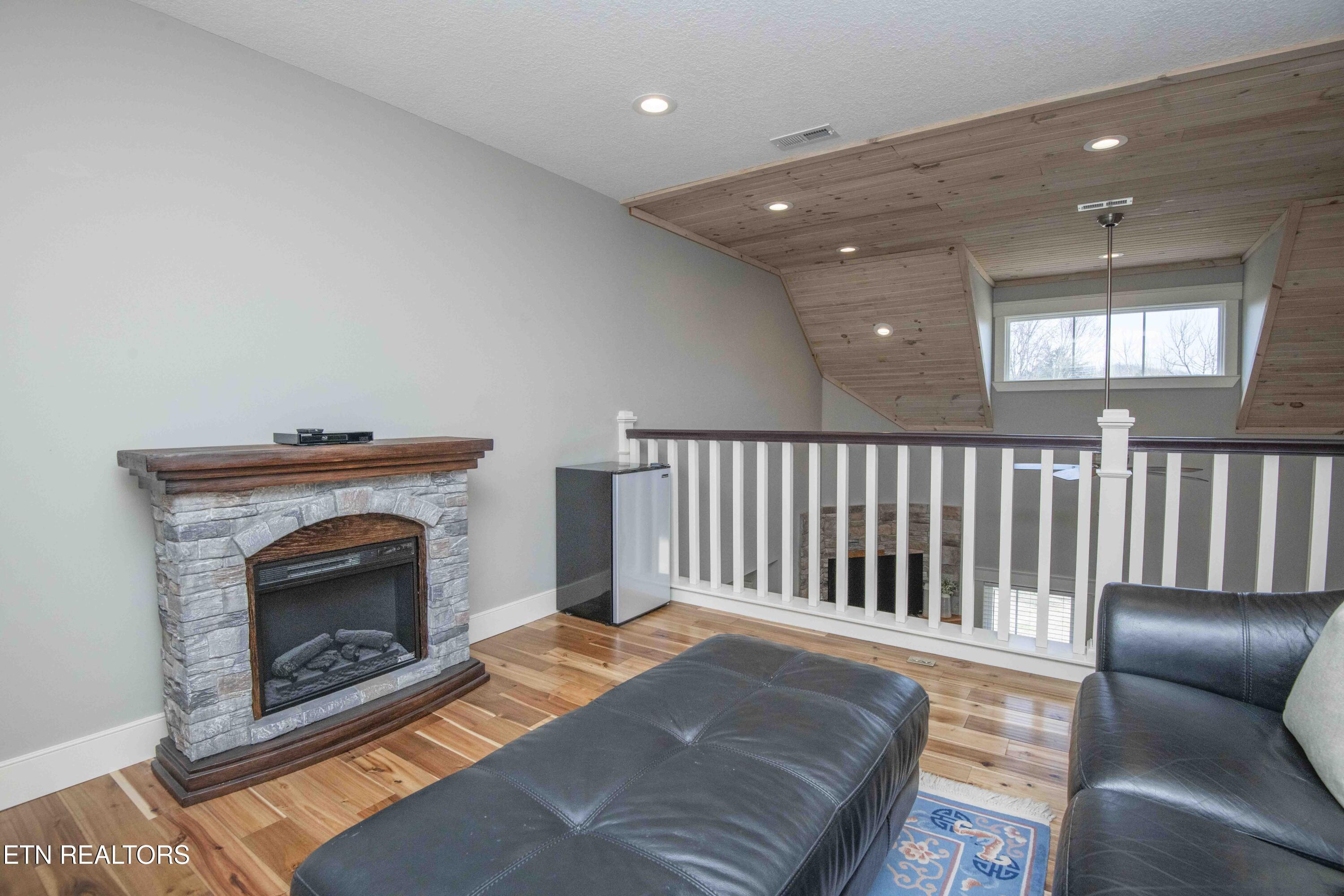 323 Lakeview Cove Drive Loudon TN 37774
