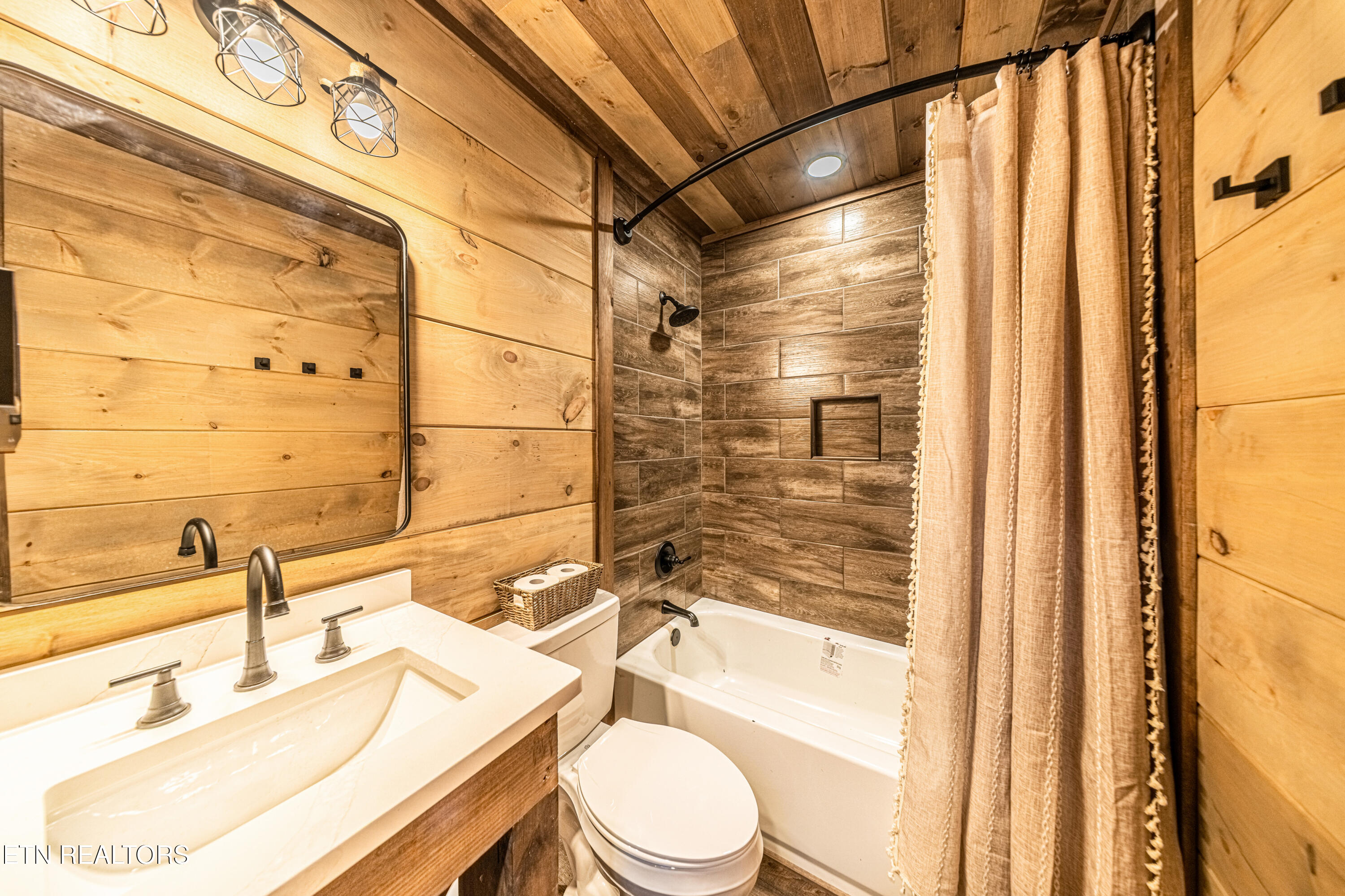 3210 Pine Way Pigeon Forge TN 37863