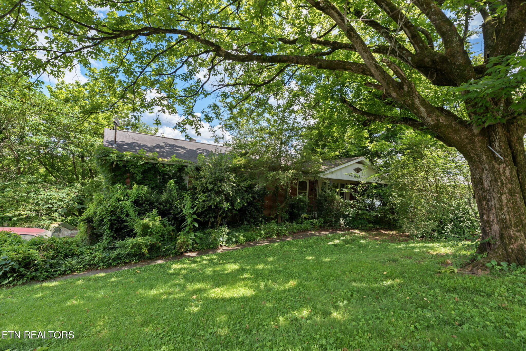 403 Hickory Street Clinton TN 37716