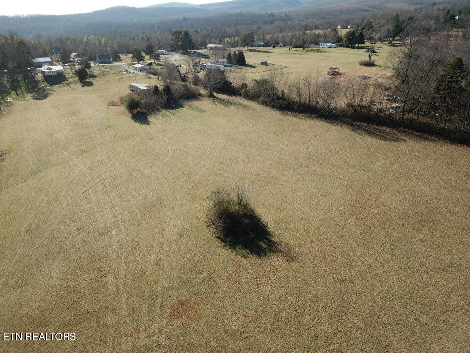 1364 Happy Top Road Grandview TN 37337