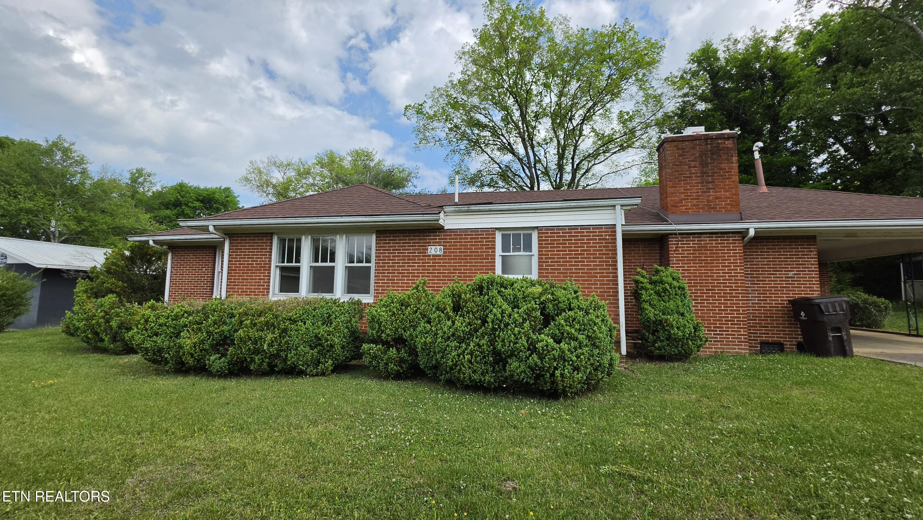 208 E Dyer Street Madisonville TN 37354