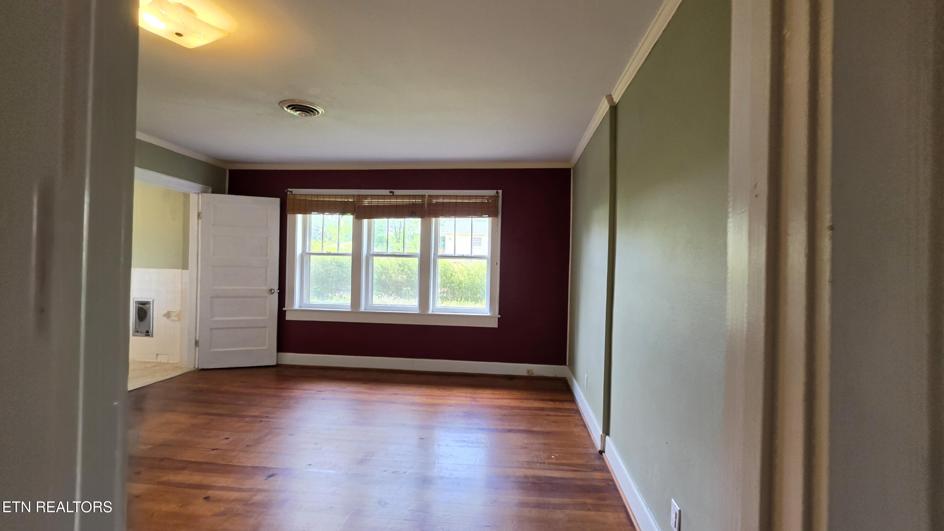 208 E Dyer Street Madisonville TN 37354