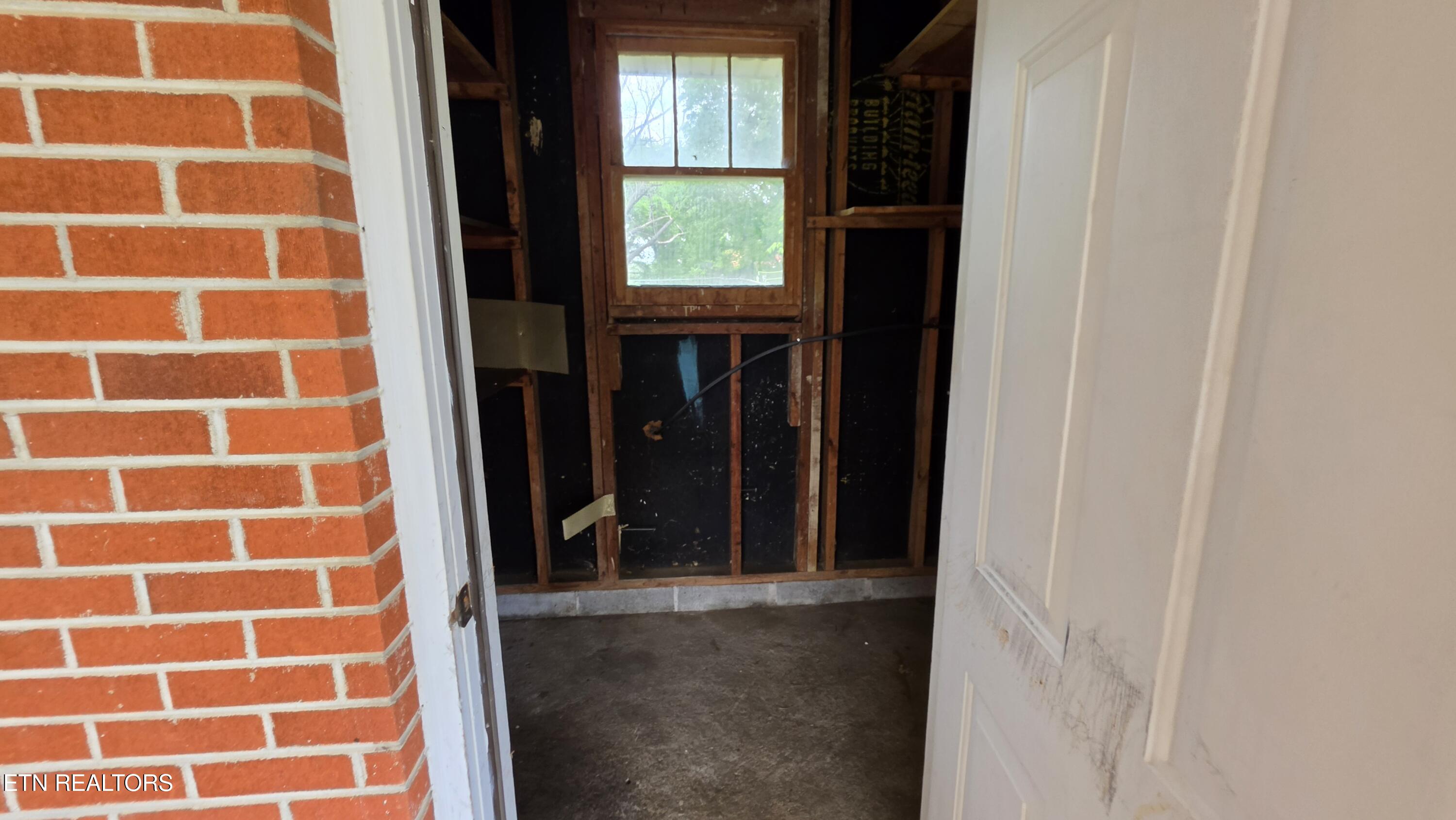 208 E Dyer Street Madisonville TN 37354