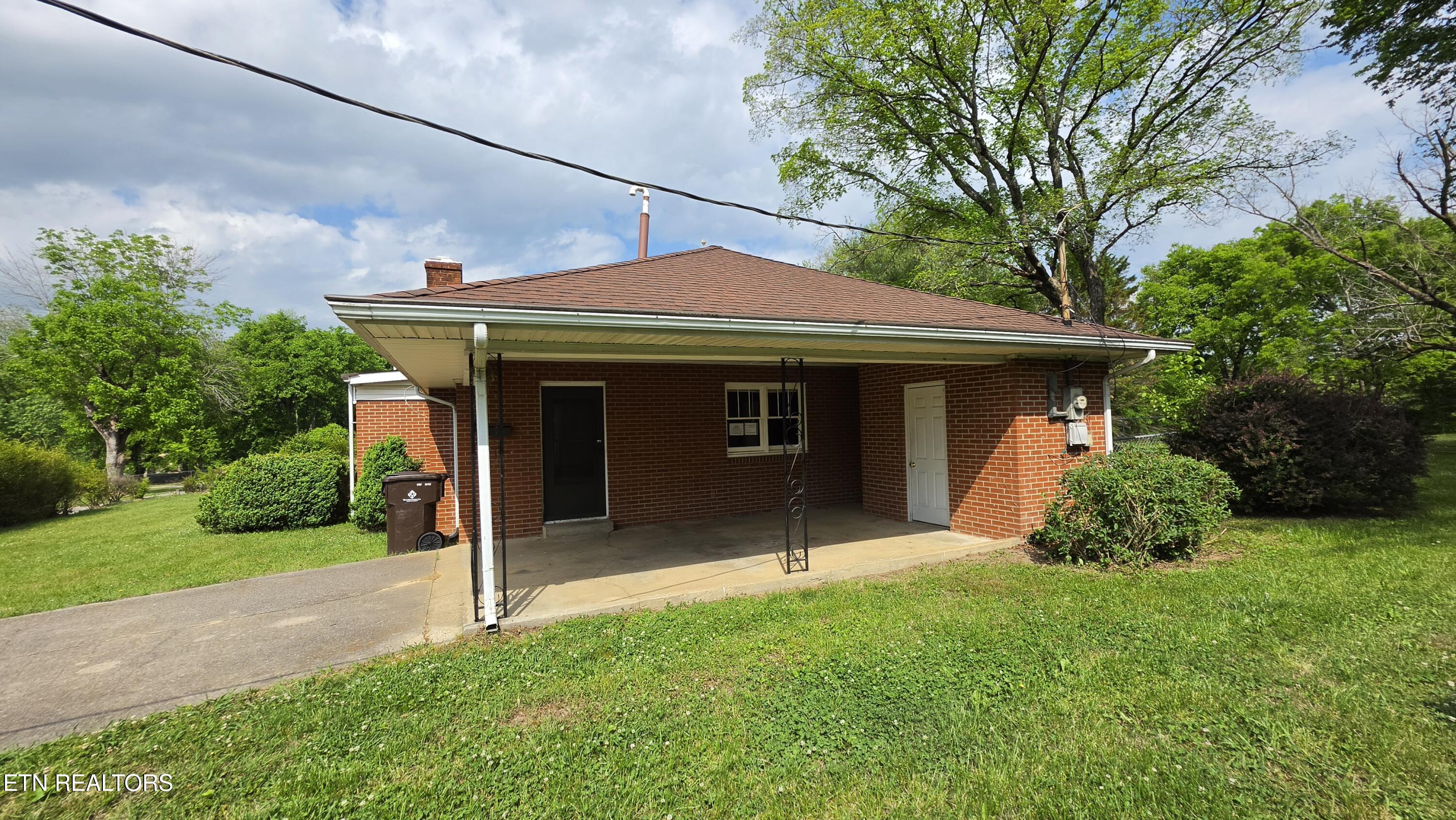 208 E Dyer Street Madisonville TN 37354