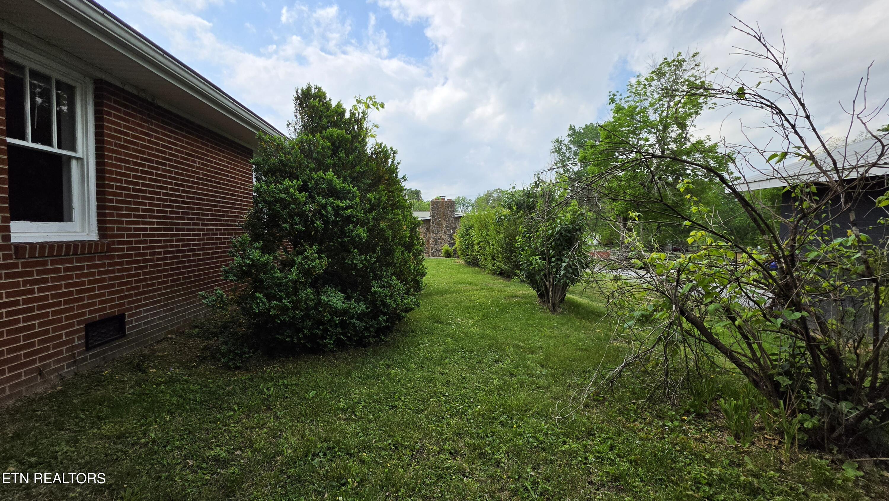 208 E Dyer Street Madisonville TN 37354