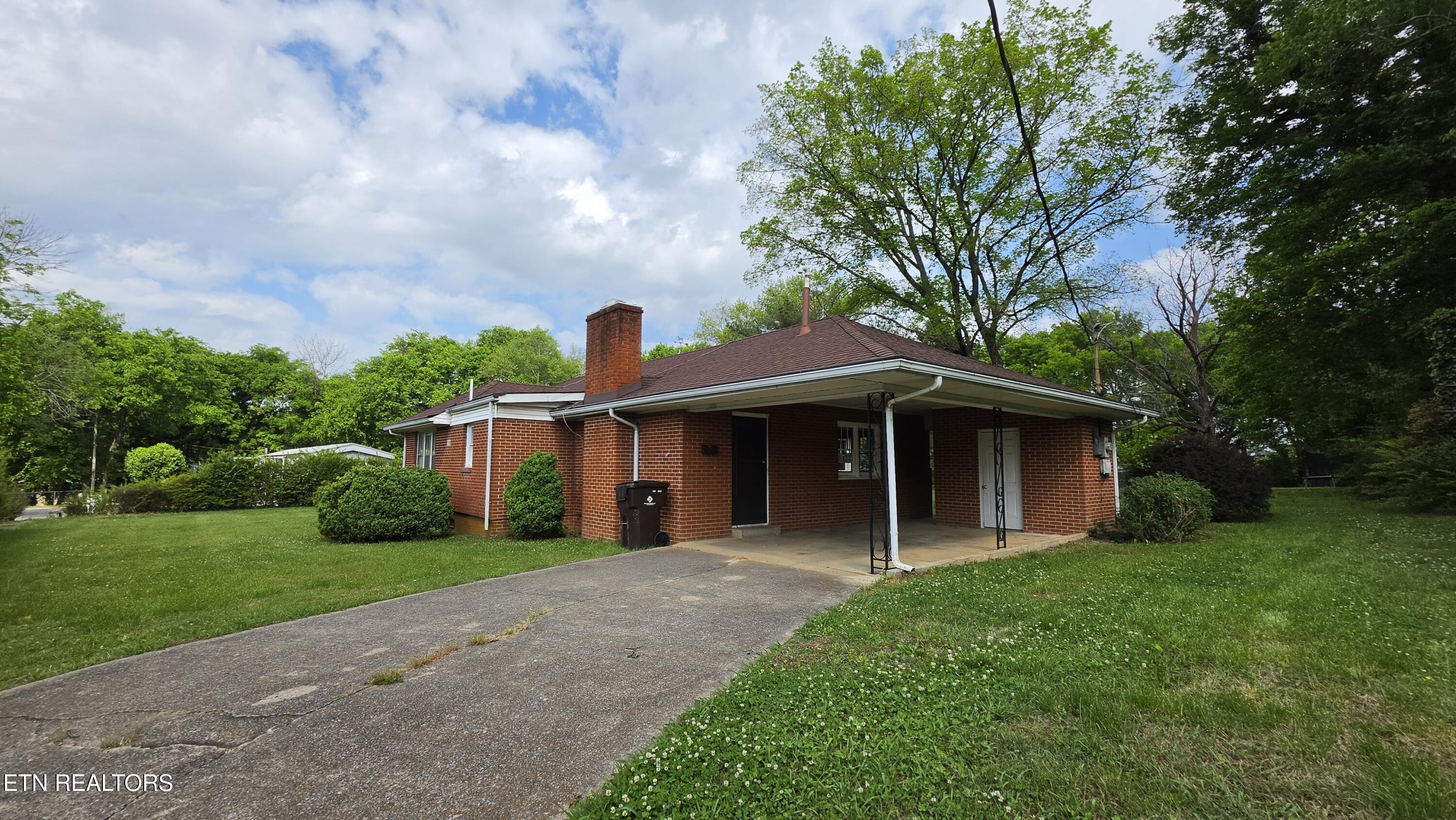 208 E Dyer Street Madisonville TN 37354