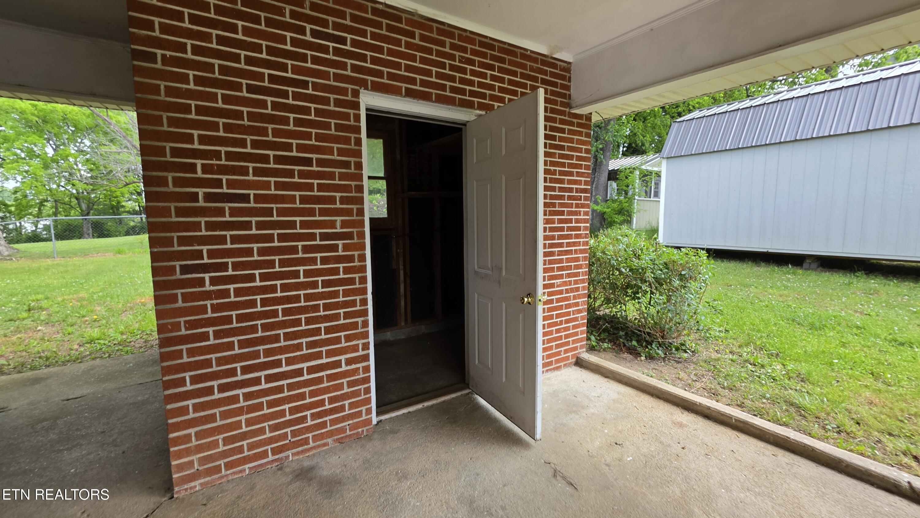 208 E Dyer Street Madisonville TN 37354