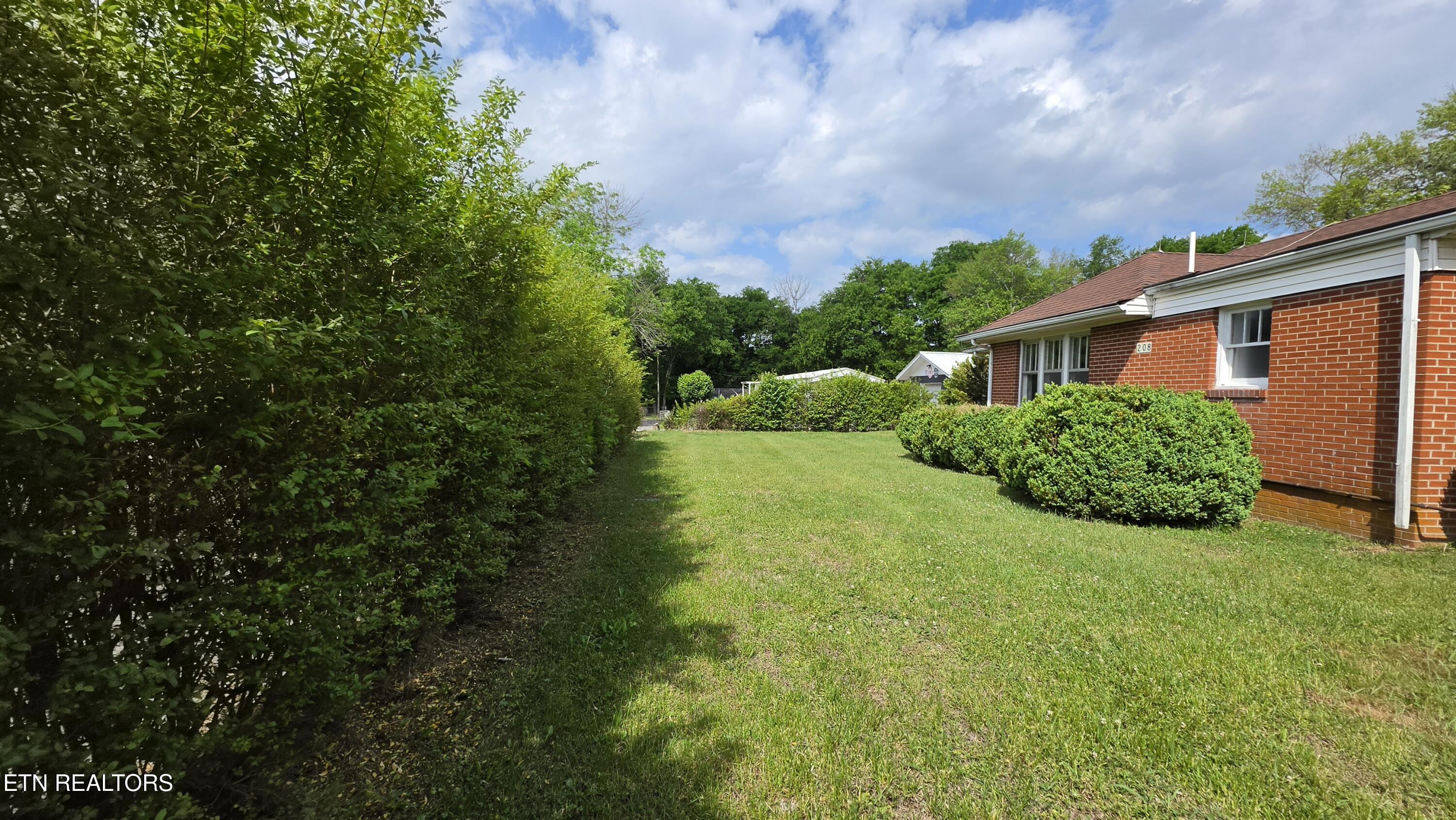 208 E Dyer Street Madisonville TN 37354