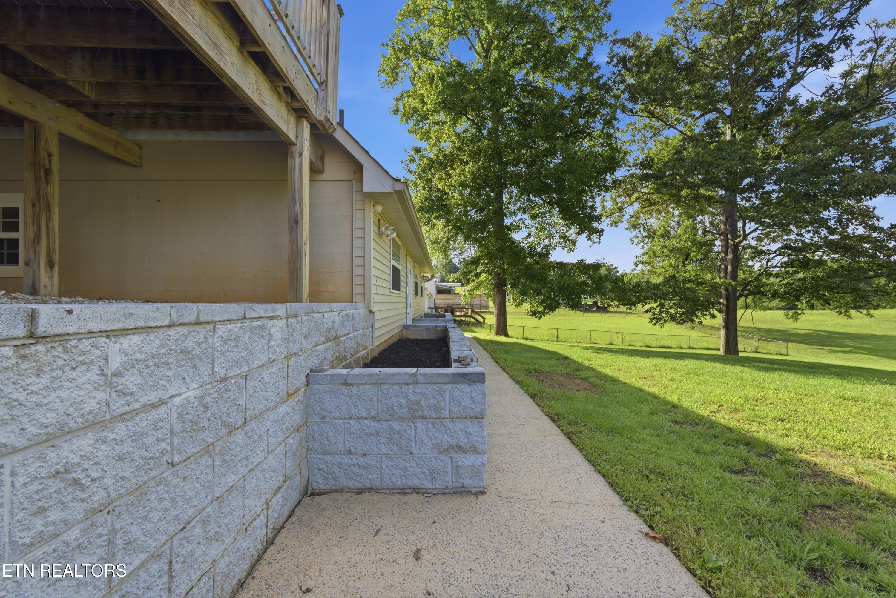 135 Rebel Road Harriman TN 37748