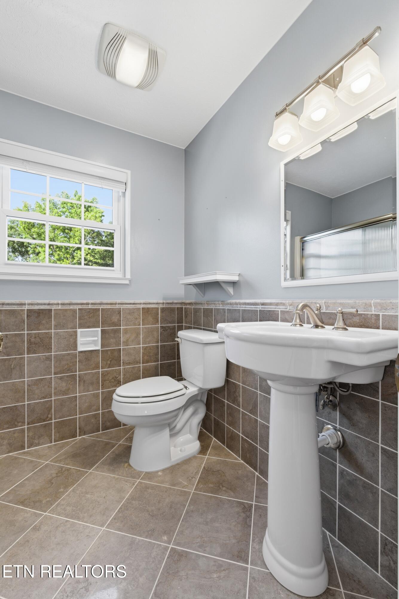 135 Rebel Road Harriman TN 37748