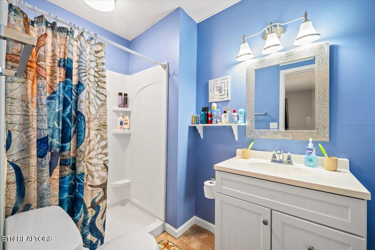 120 Oscar Lane Speedwell TN 37870
