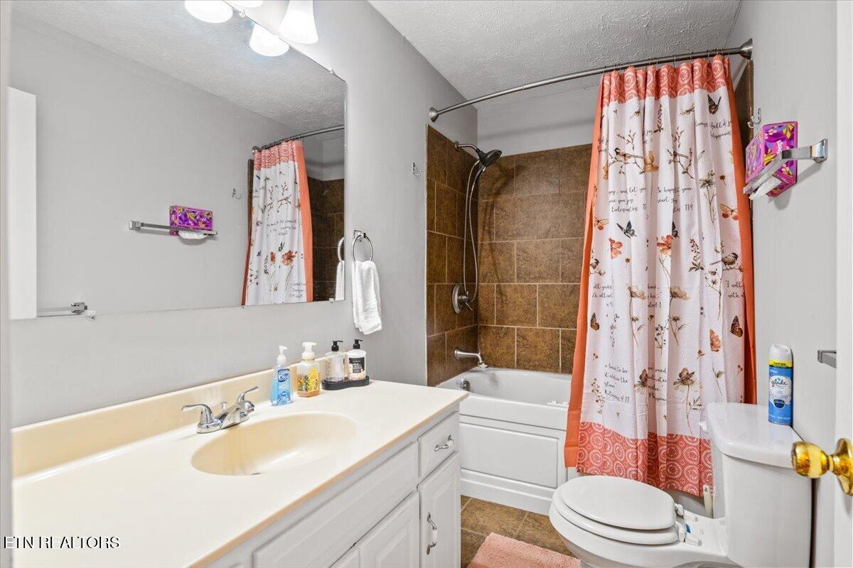 120 Oscar Lane Speedwell TN 37870
