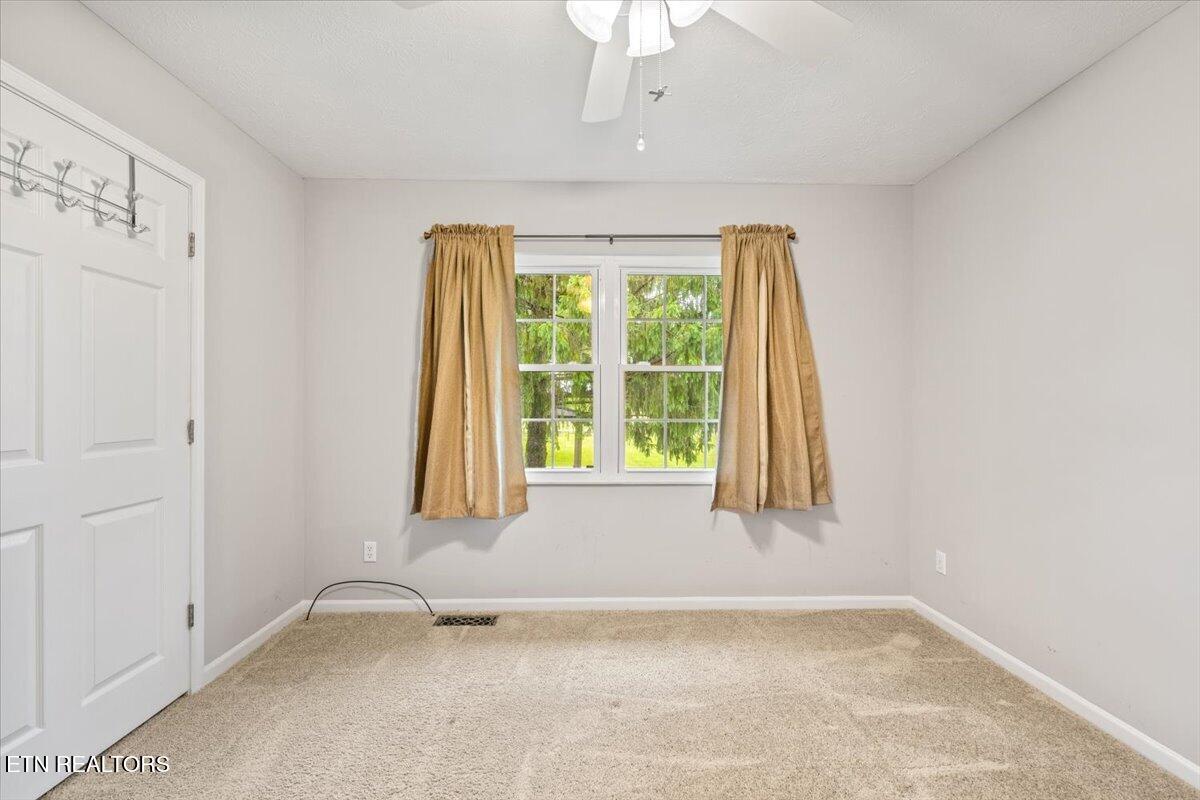 120 Oscar Lane Speedwell TN 37870