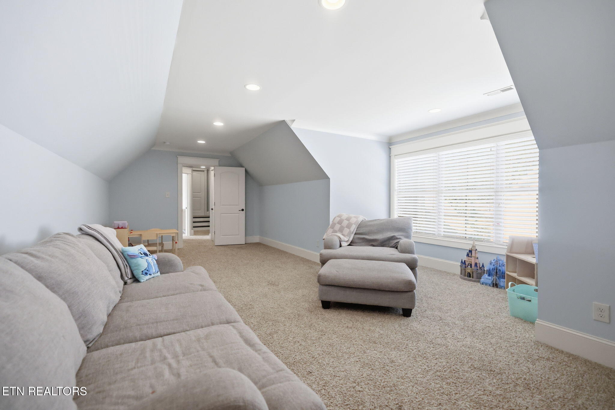 128 Tradewind Street Clinton TN 37716